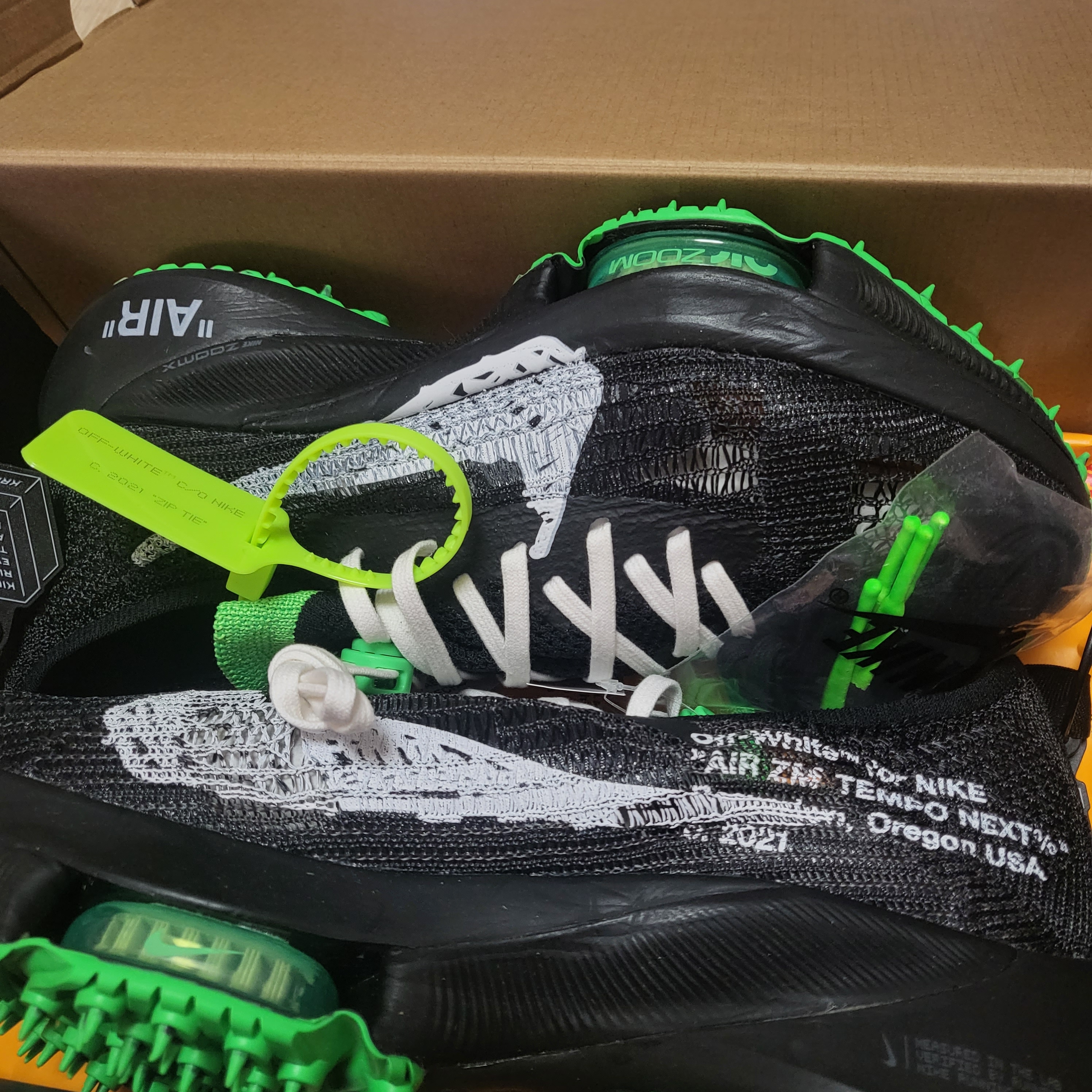 Nike x Off-White Air Zoom Tempo Next% Black 착용 스타일