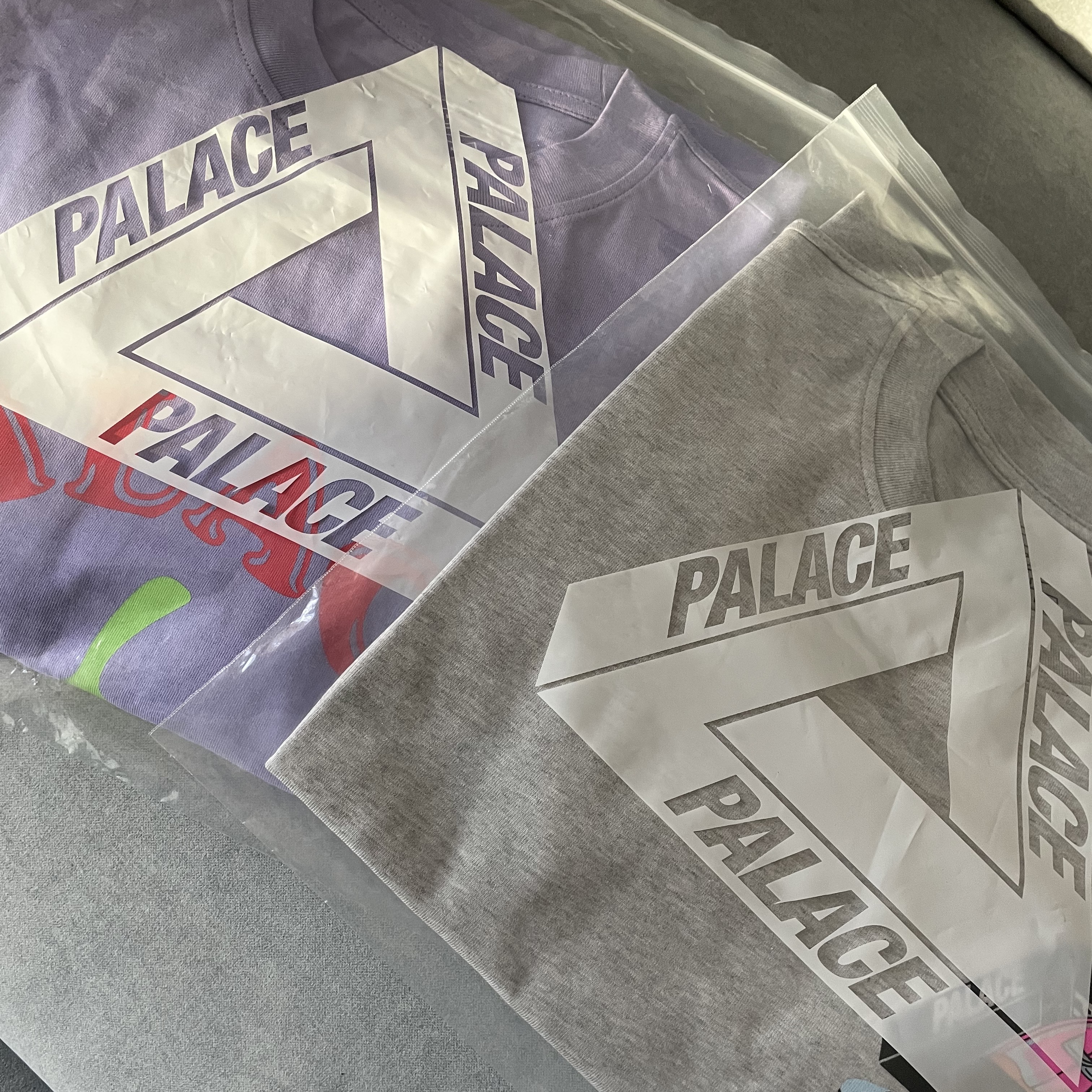 Palace Tri-Surf Co T-Shirt Grey Marl - 22SS 착용 스타일 - 4