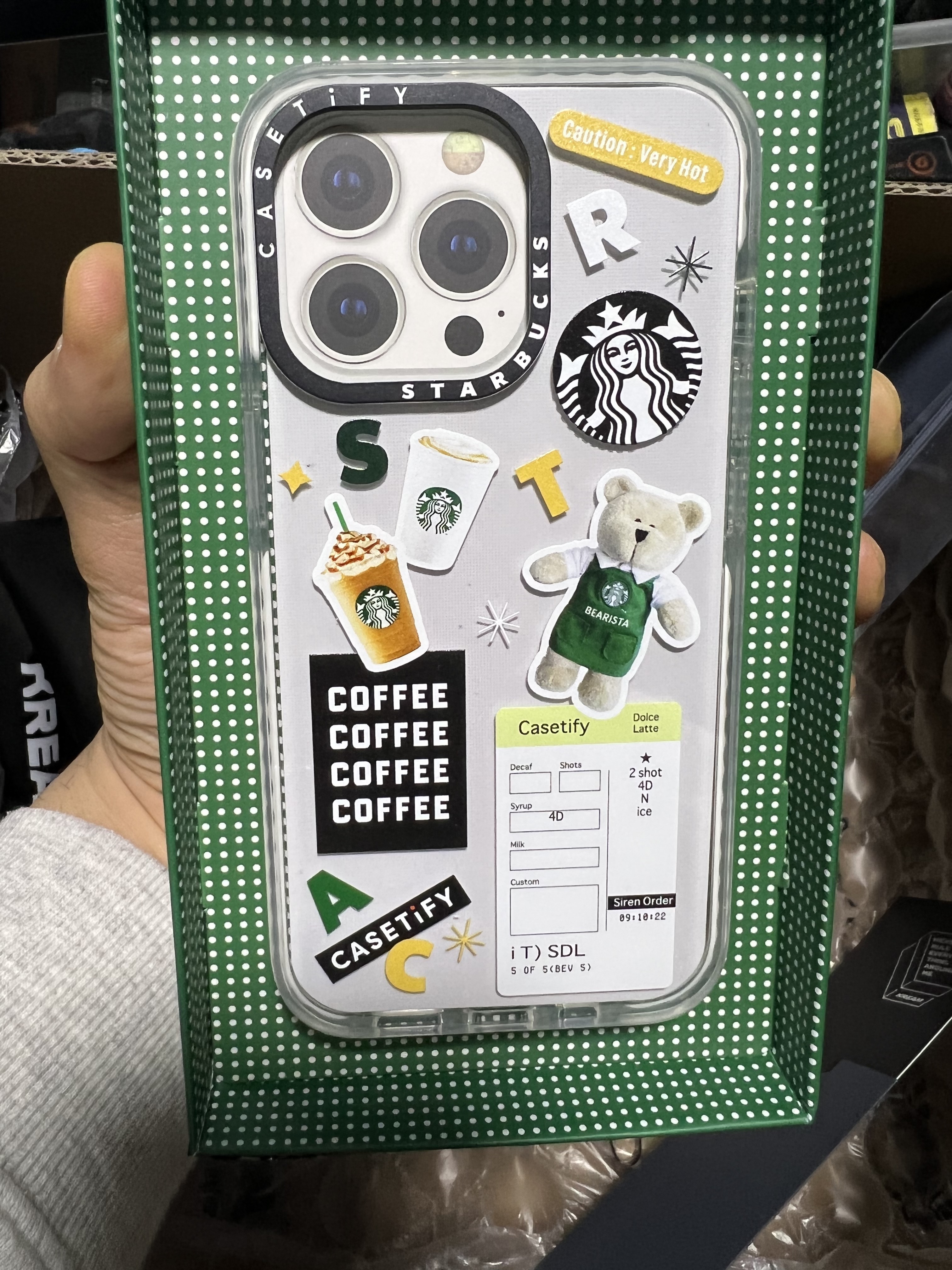 Casetify x Starbucks Icon Impact iPhone Case Clear 착용 스타일 - 2