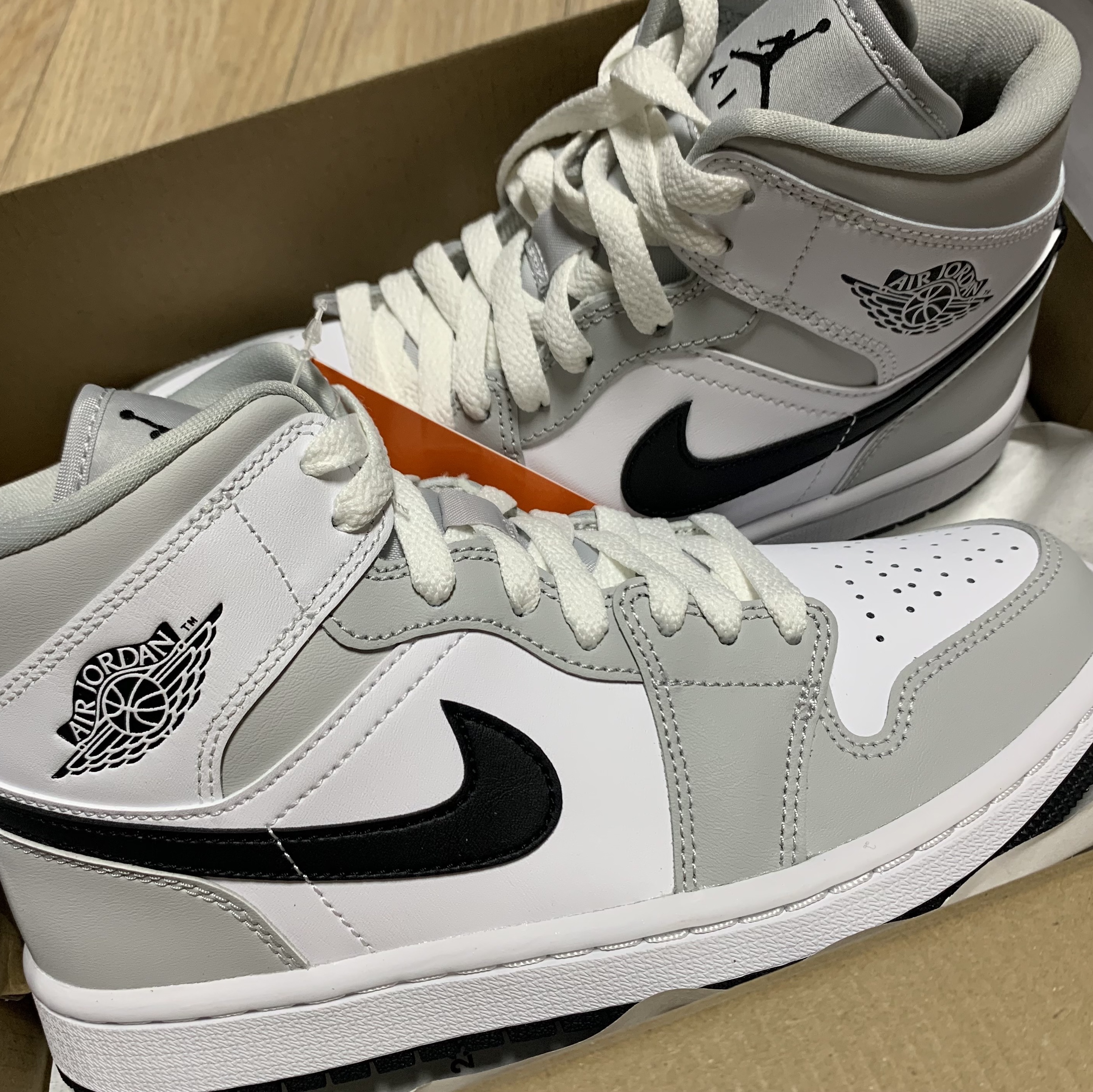 (W) Jordan 1 Mid Grey Fog 착용 스타일 - 5