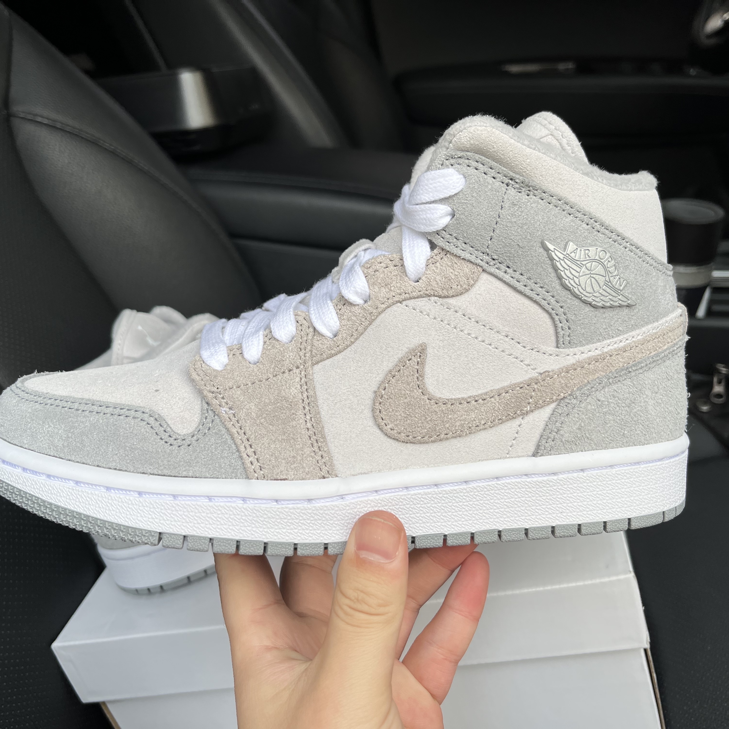 (W) Jordan 1 Mid SE Particle Grey 착용 스타일 - 2
