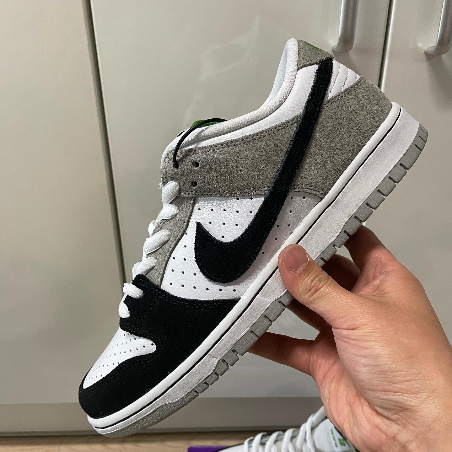 Nike SB Dunk Low Pro Chlorophyll 착용 스타일 - 1
