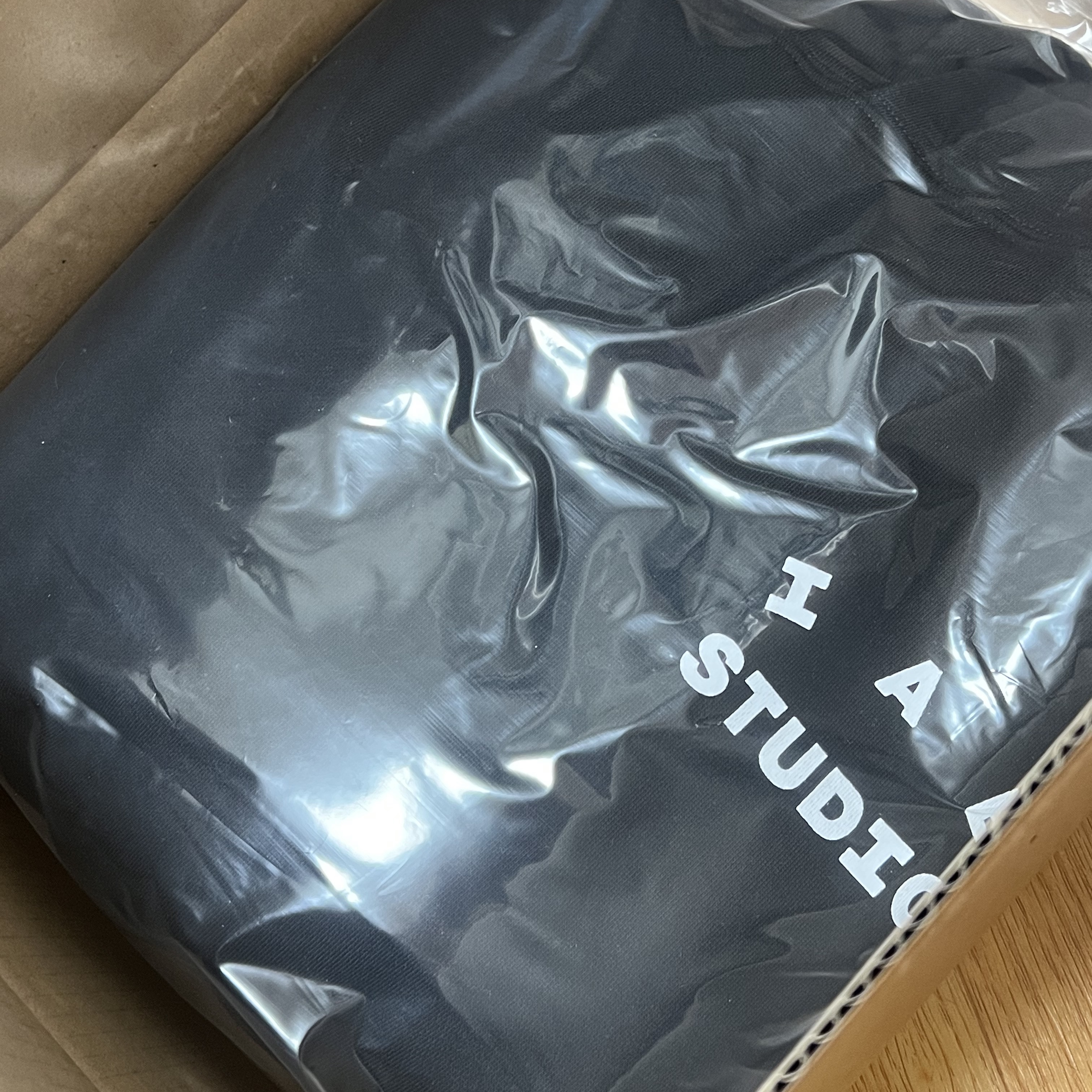 IAB Studio Hoodie Black White 착용 스타일