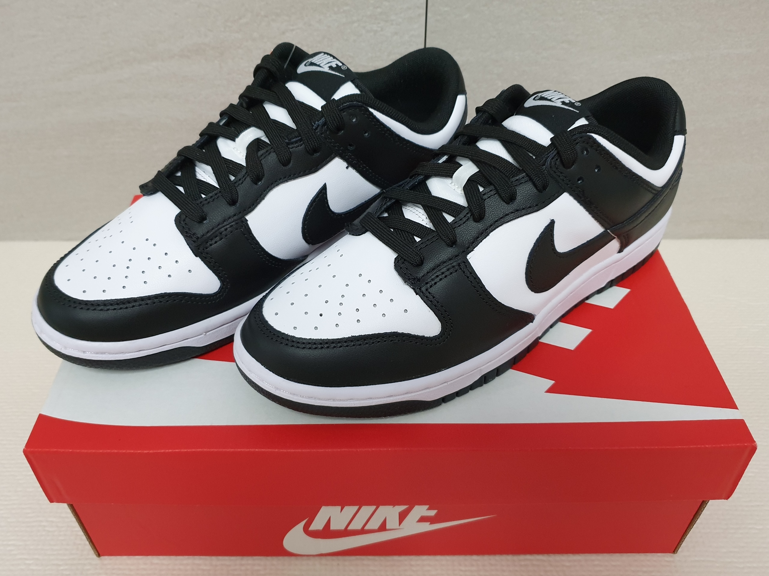 Nike Dunk Low Retro Black 착용 스타일 - 1