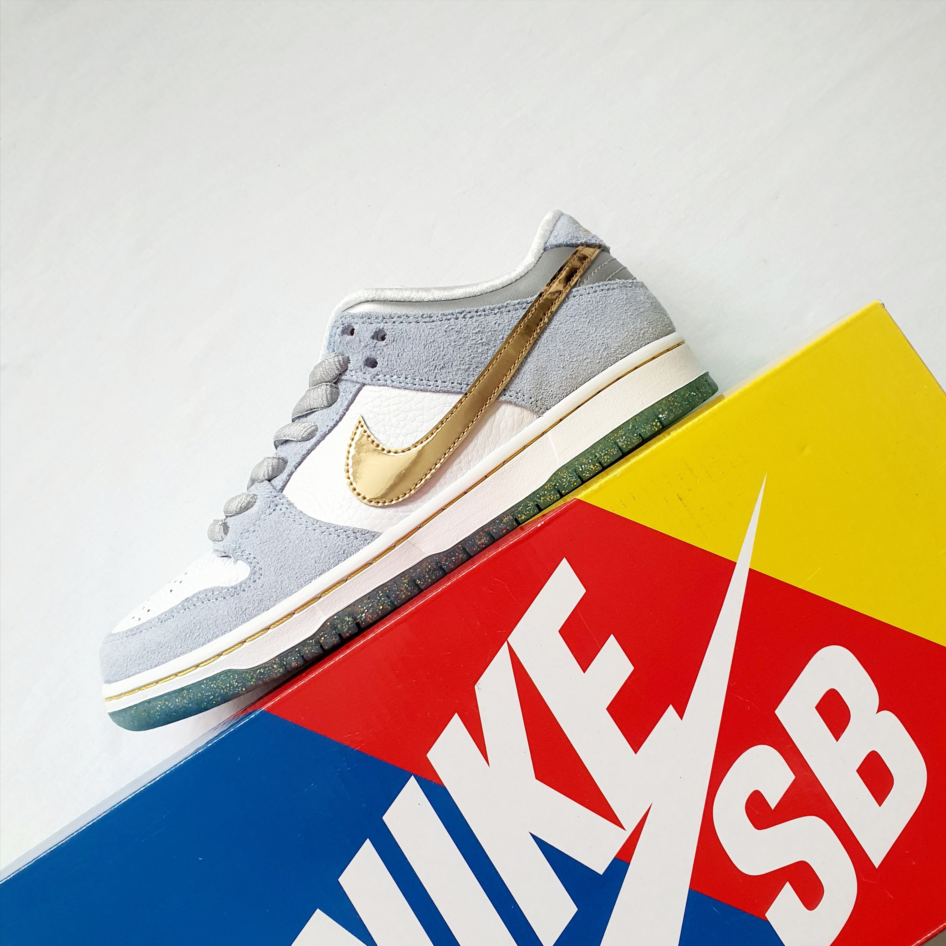 Nike x Sean Cliver SB Dunk Low Holiday Special 착용 스타일 - 2