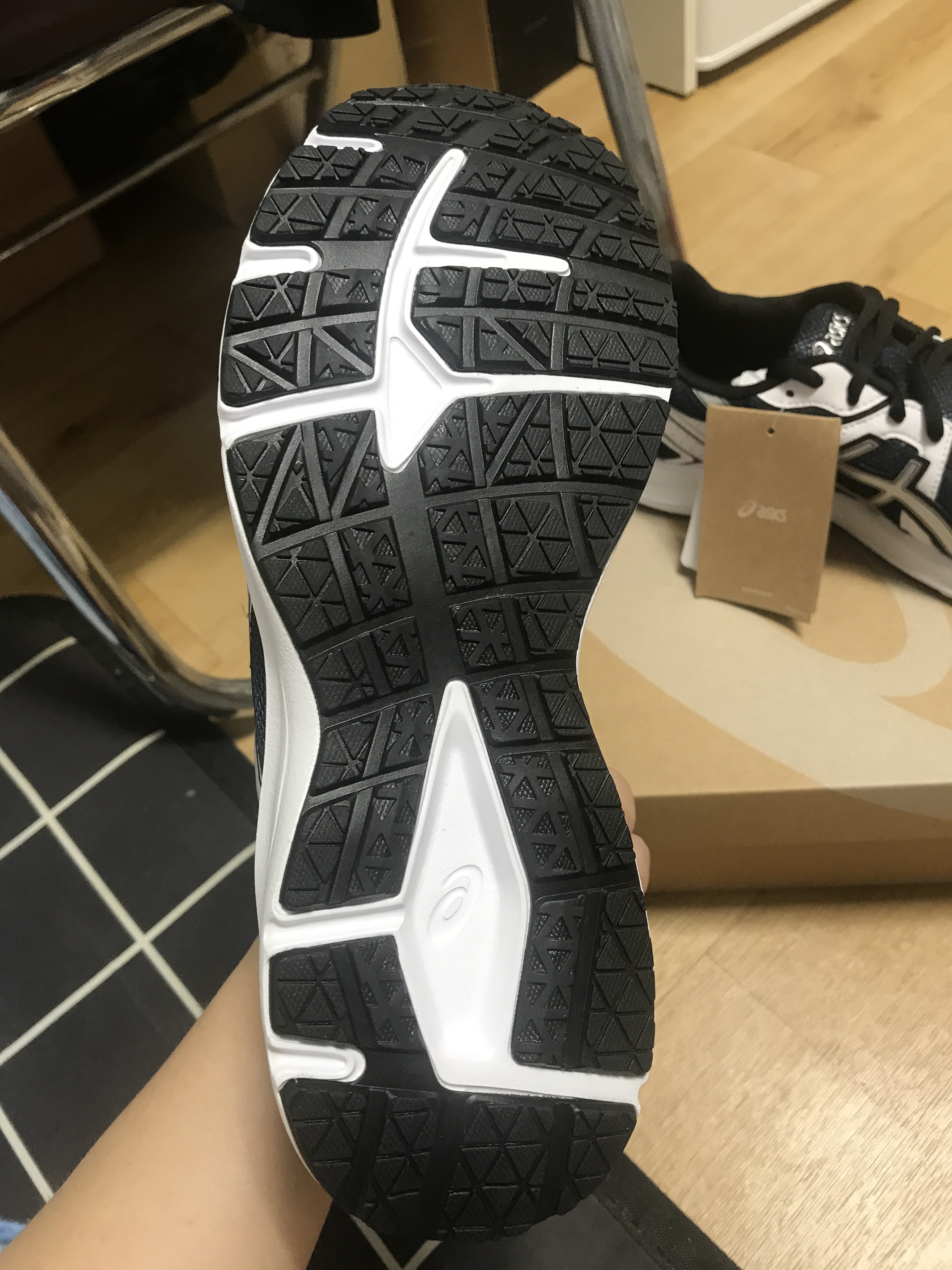 Asics Jog 100 S Navy Pure Silver - 2E Wide 착용 스타일 - 3