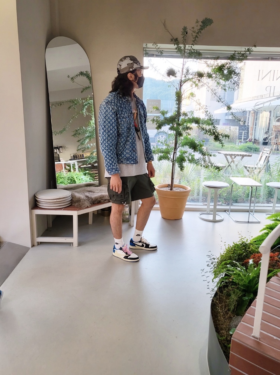 Supreme Hole Punch Denim Trucker Jacket Blue - 20SS, Jordan 1 x Travis Scott x Fragment Retro Low OG SP Military Blue 착용 스타일 - 5