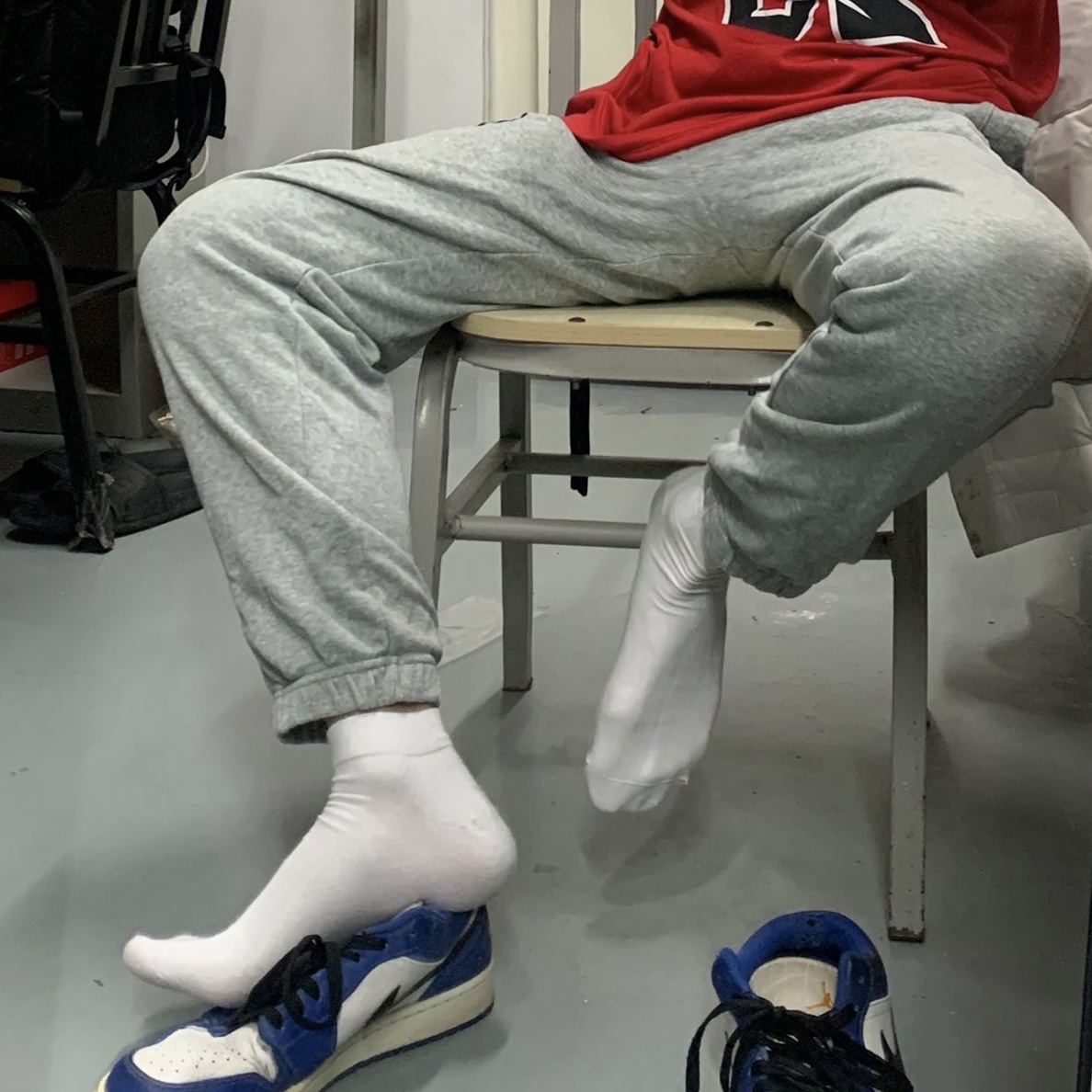 Jordan 1 Low Hyper Royal, Jordan 1 Low Hyper Royal Orange Peel 착용 스타일