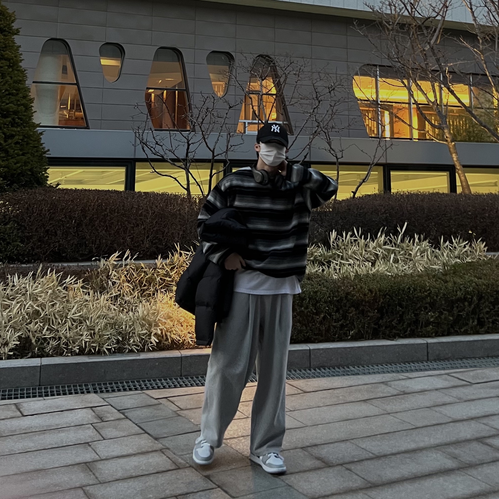 Jordan 1 Mid Light Smoke Grey Anthracite 착용 스타일