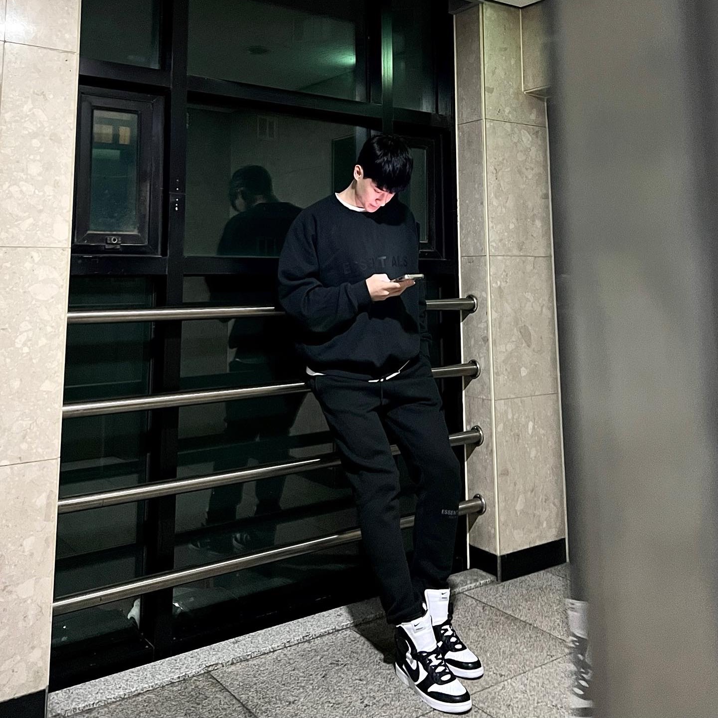Nike x Ambush Dunk High Black, Essentials Sweatpants Dark Slate/Black 2020 착용 스타일 - 1