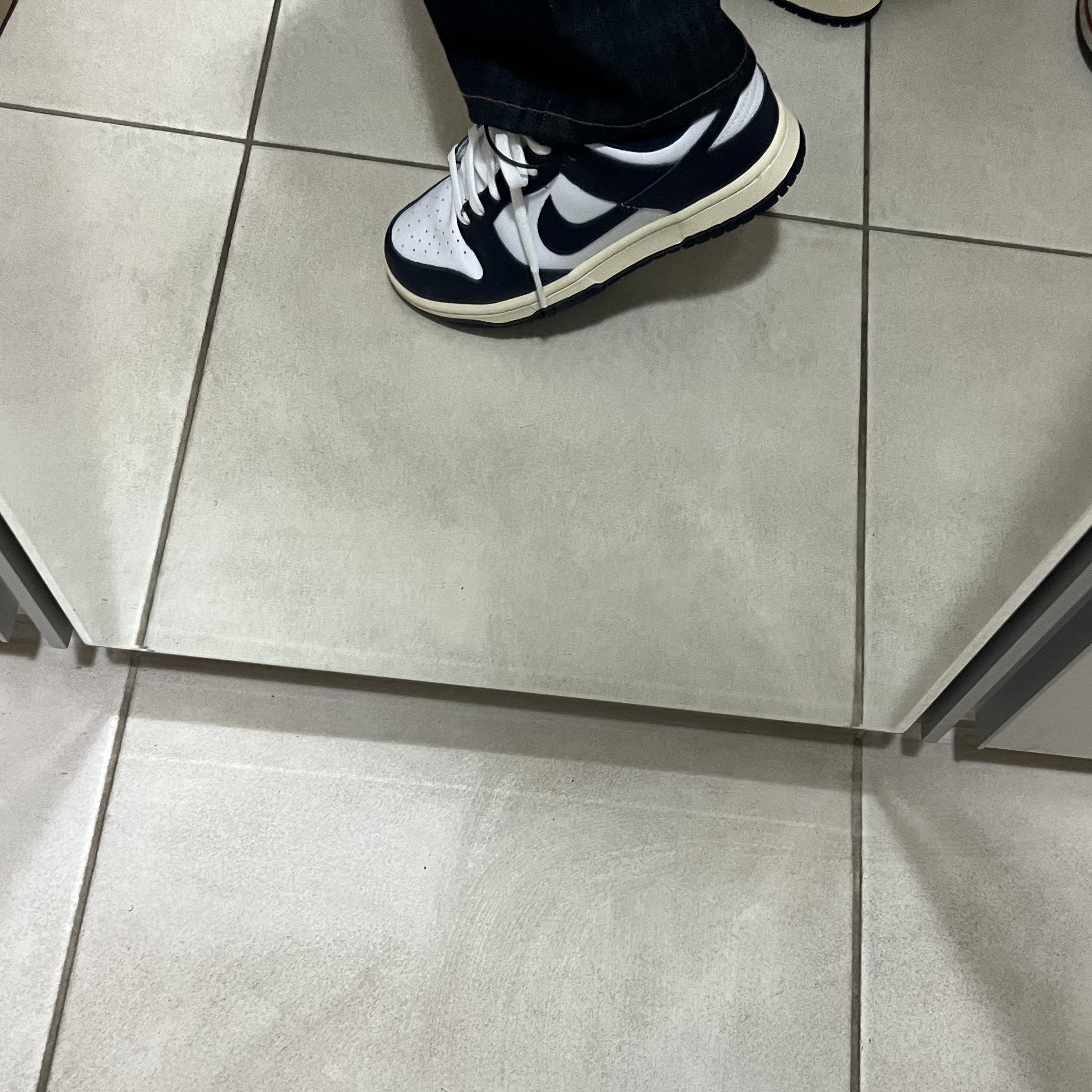 (W) Nike Dunk Low Vintage Midnight Navy 착용 스타일 - 3
