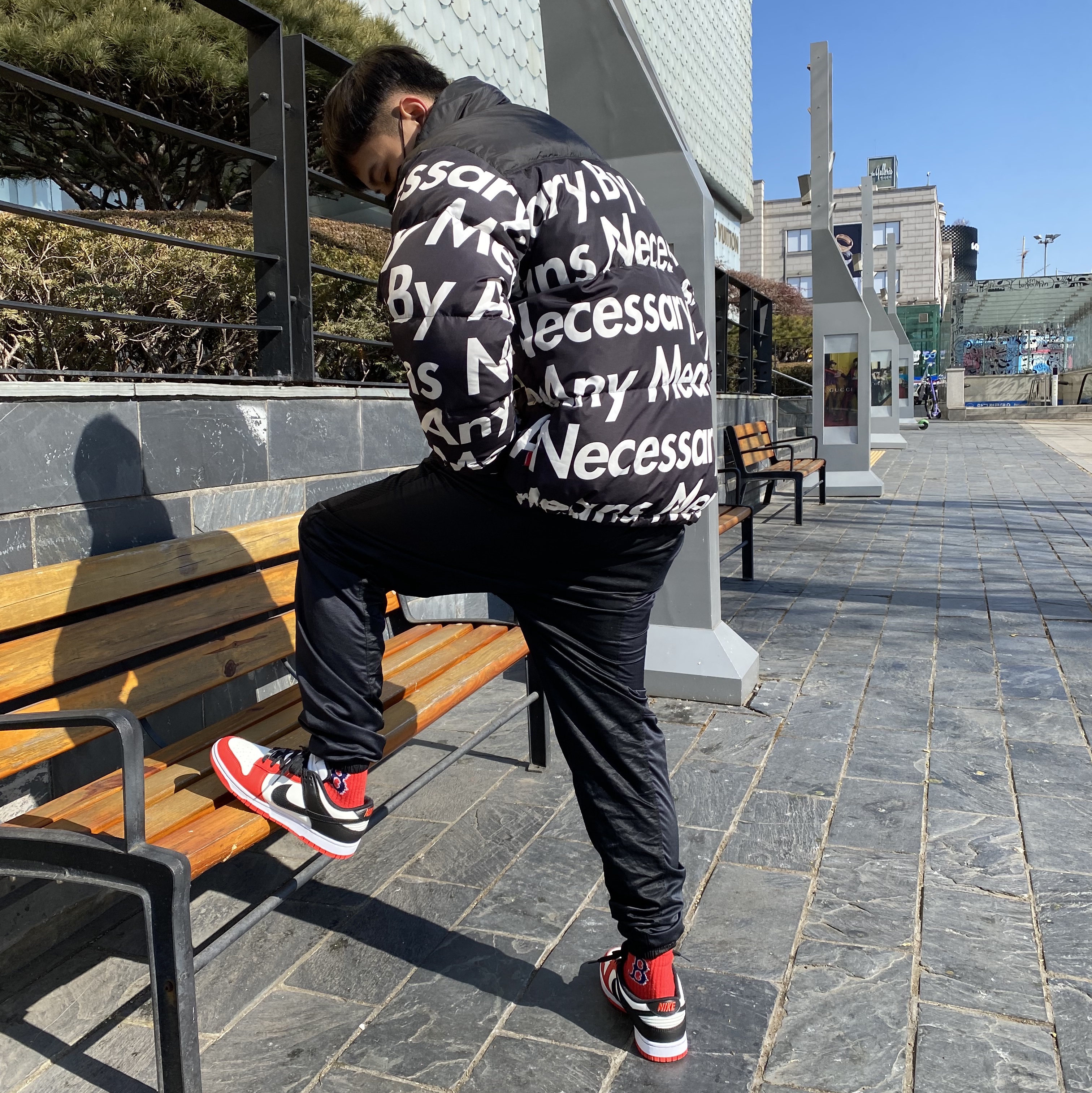 Nike x NBA Dunk Low Retro EMB Black and Chile Red 착용 스타일