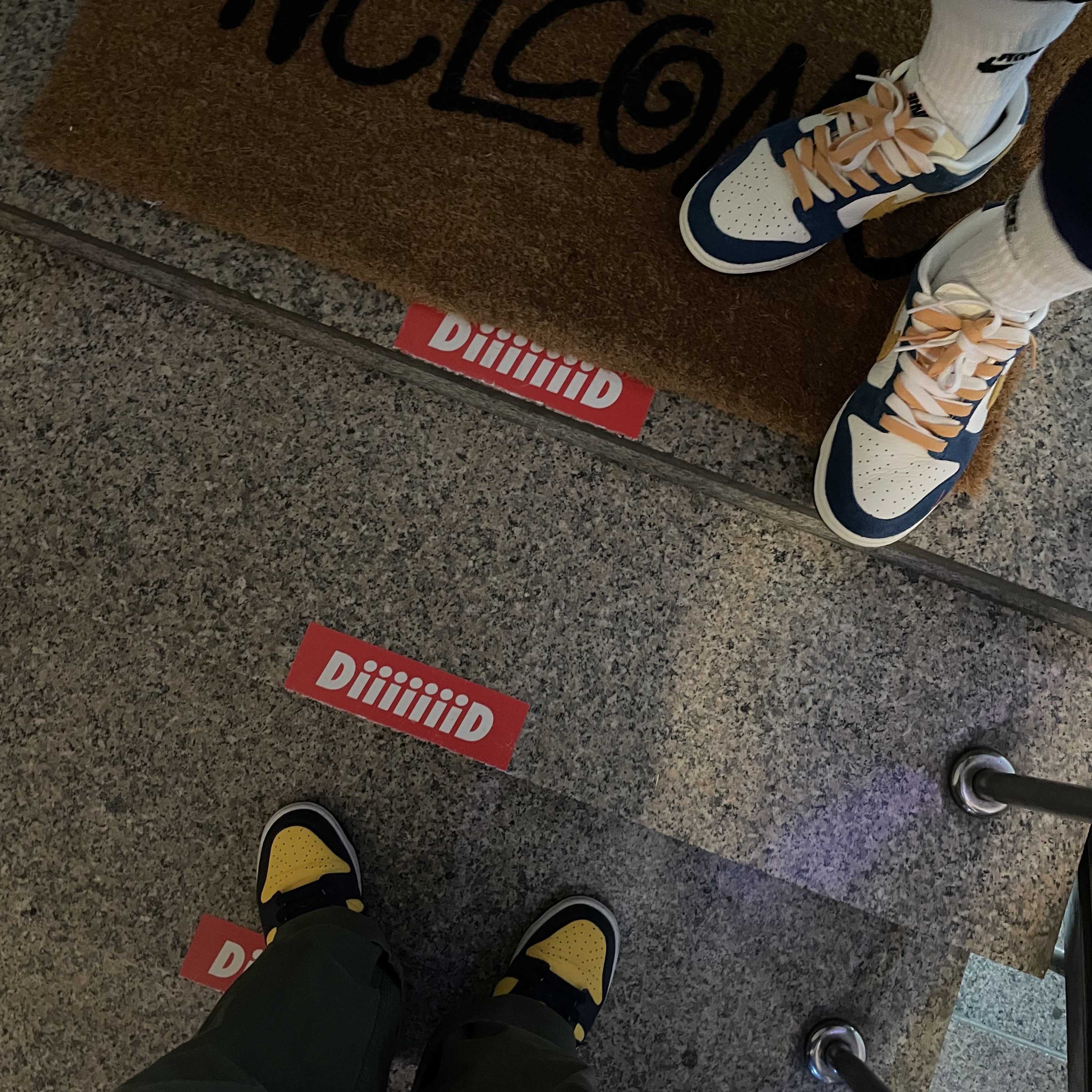 Nike Dunk Low Retro Varsity Maize, Nike x Kasina Dunk Low 80's Bus 착용 스타일