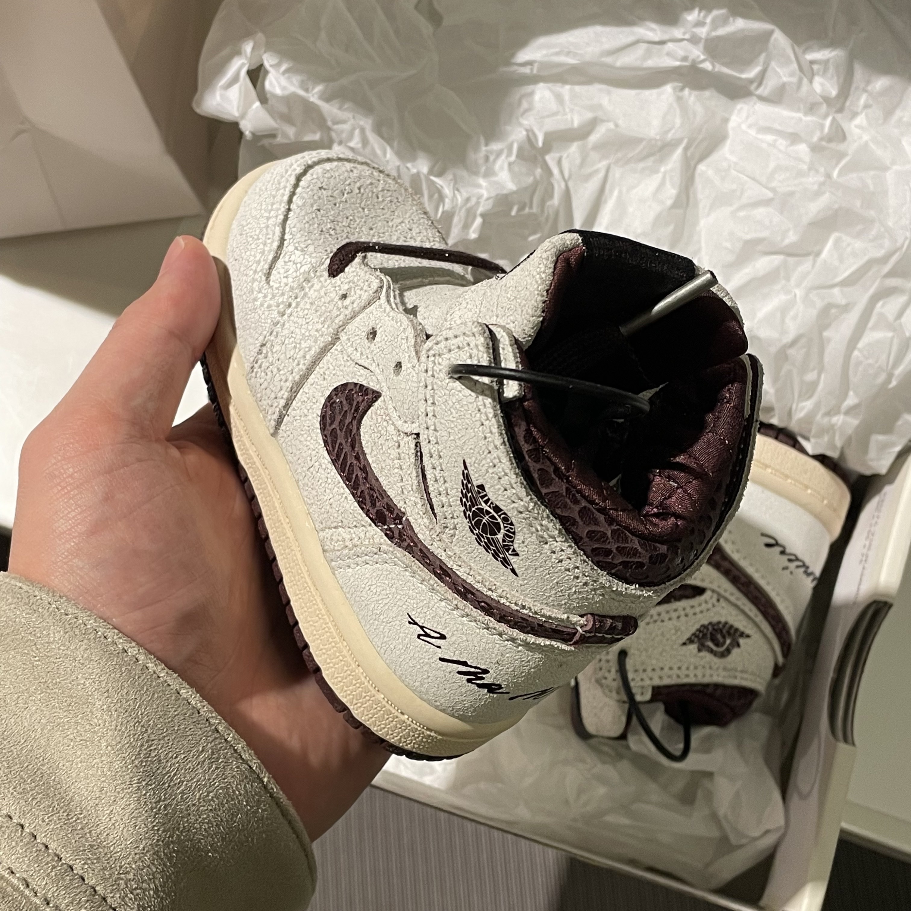 (TD) Jordan 1 x A Ma Maniere Retro High OG SP Burgundy and Sail 착용 스타일 - 2