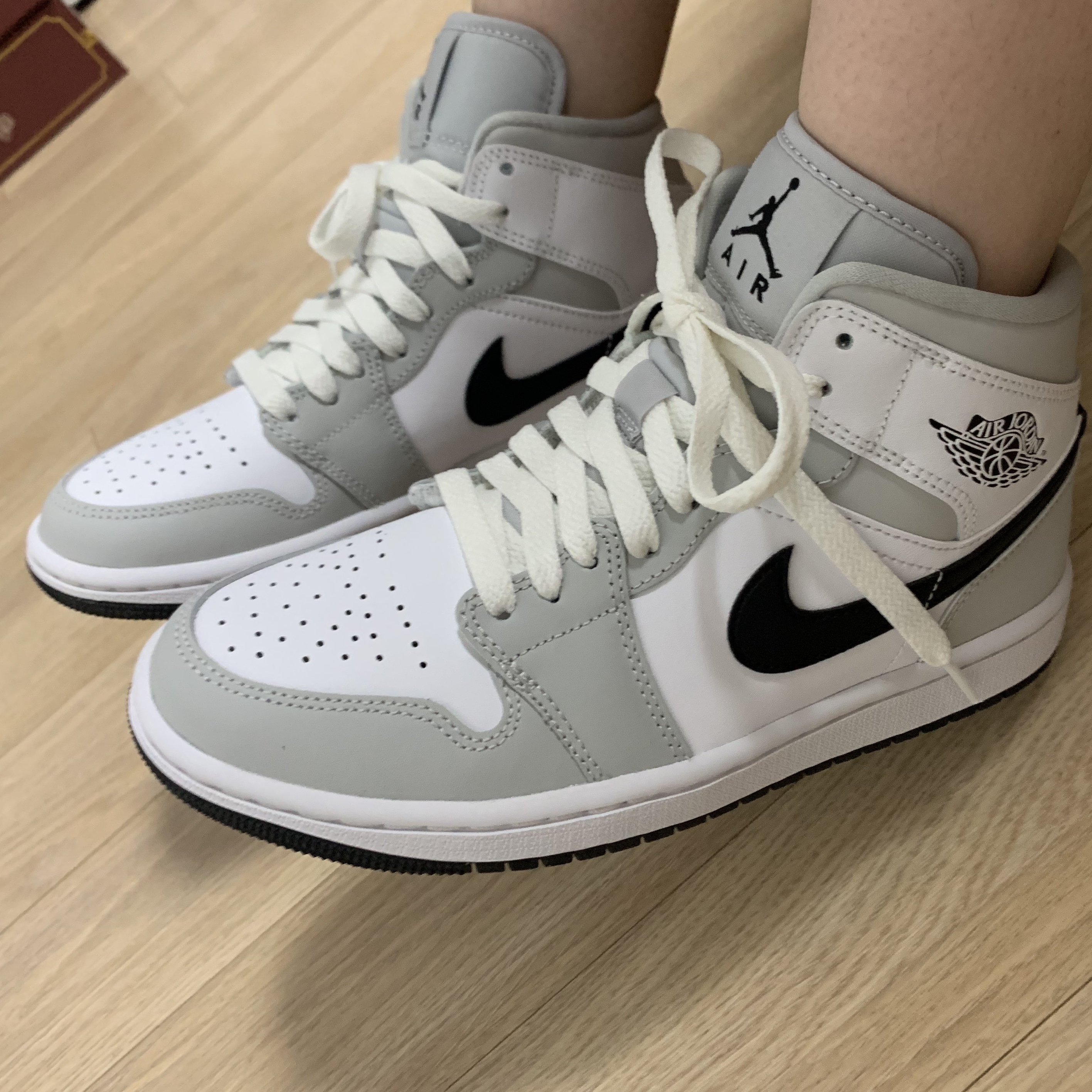 (W) Jordan 1 Mid Grey Fog 착용 스타일 - 3