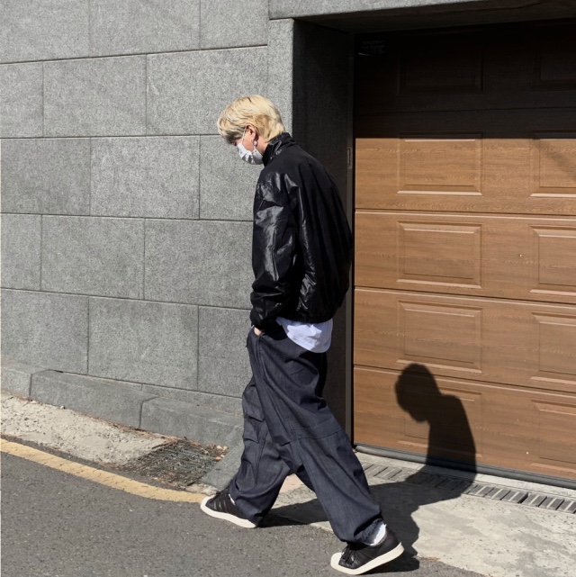 Adidas Superstar Premium Black White 착용 스타일 - 1