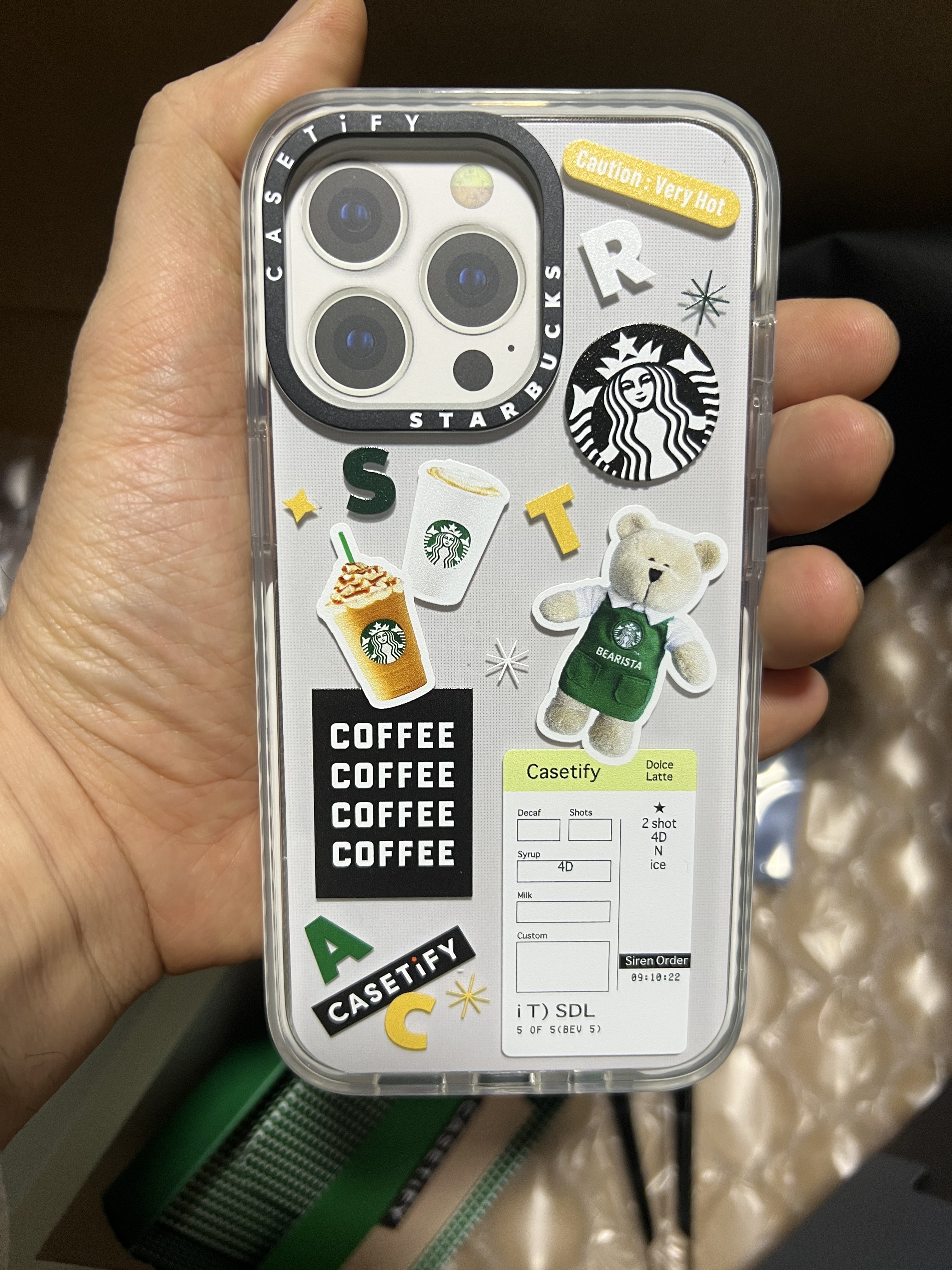 Casetify x Starbucks Icon Impact iPhone Case Clear 착용 스타일 - 1