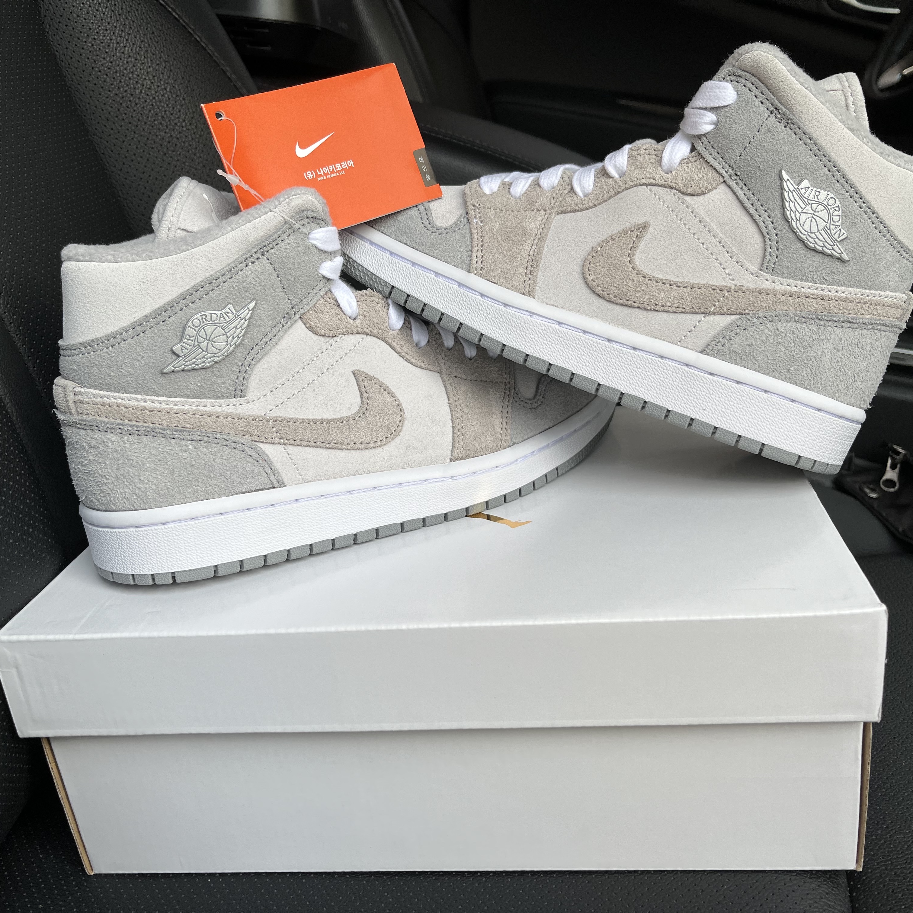 (W) Jordan 1 Mid SE Particle Grey 착용 스타일 - 1