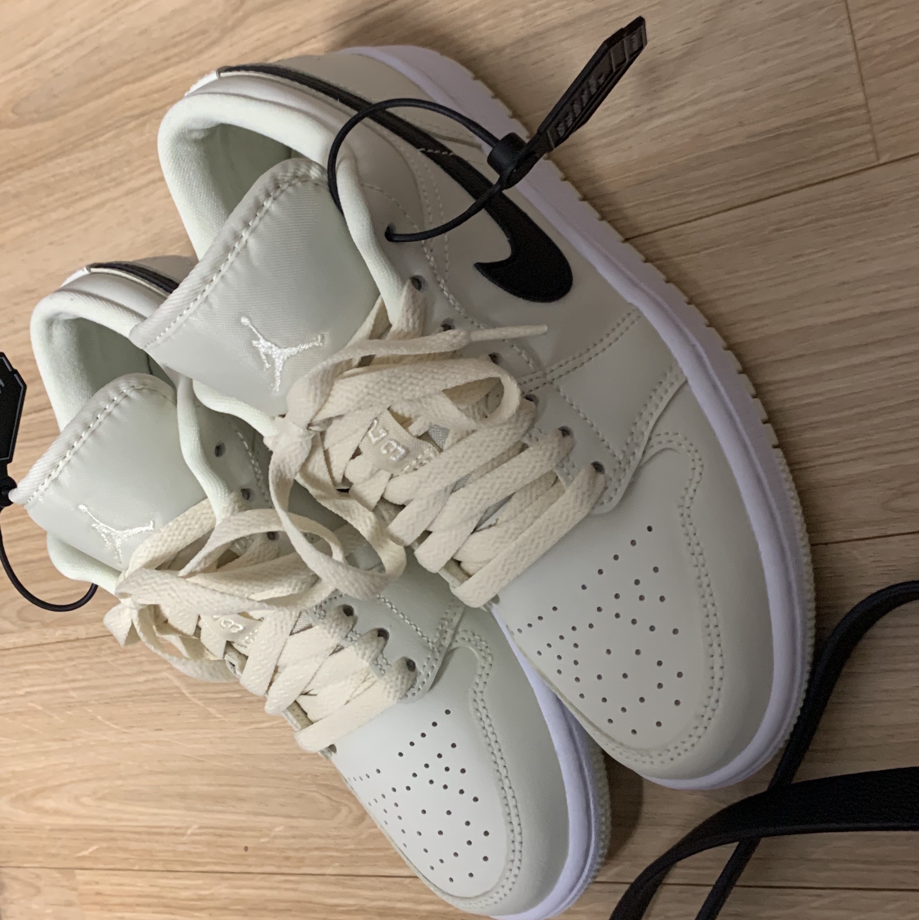 (W) Jordan 1 Low Coconut Milk 착용 스타일