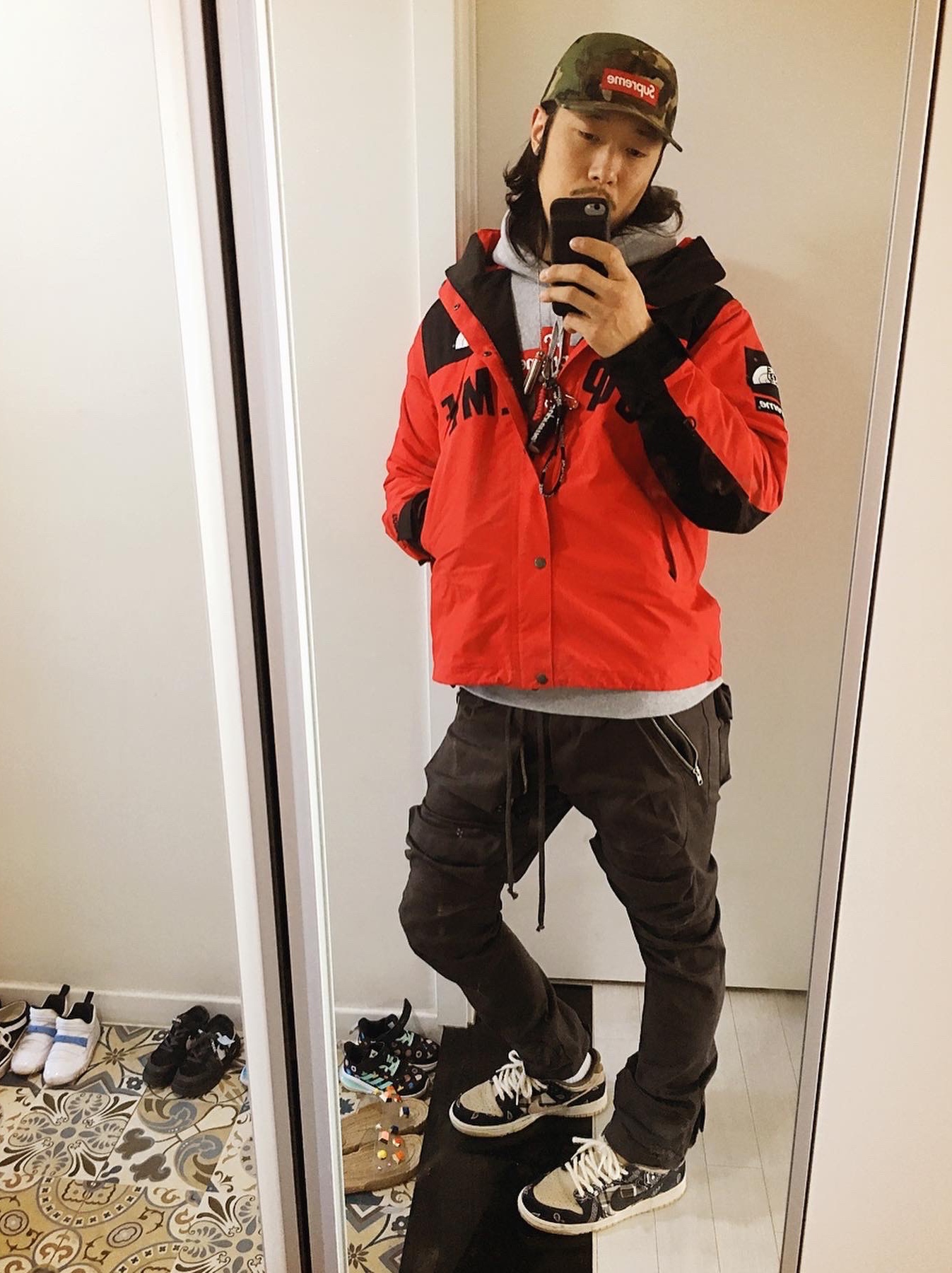Supreme x The North Face Arc Logo Mountain Parka Red - 19SS, Nike x Travis Scott SB Dunk Low 착용 스타일