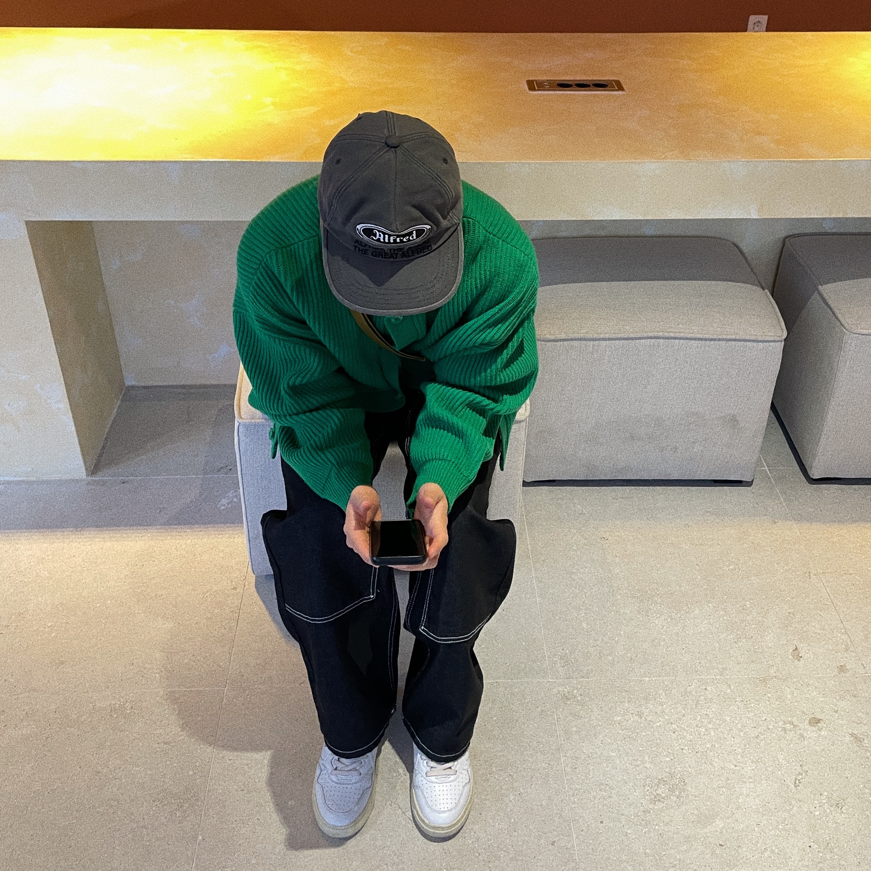 Autry Medalist Low Leather Sneakers White, Bottega Veneta Mini Leather Cassette Acorn 착용 스타일 - 2