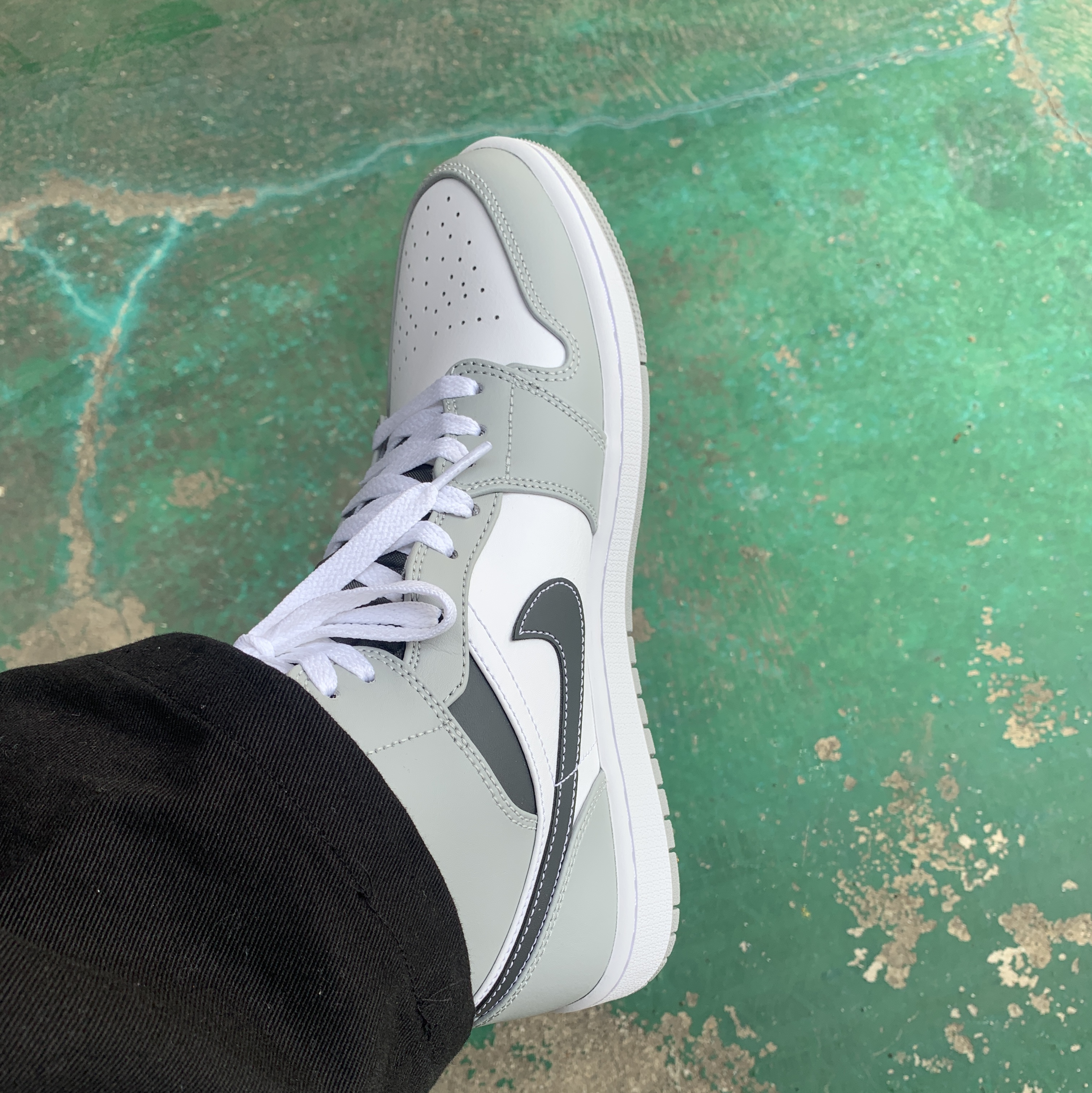 Jordan 1 Mid Light Smoke Grey Anthracite 착용 스타일