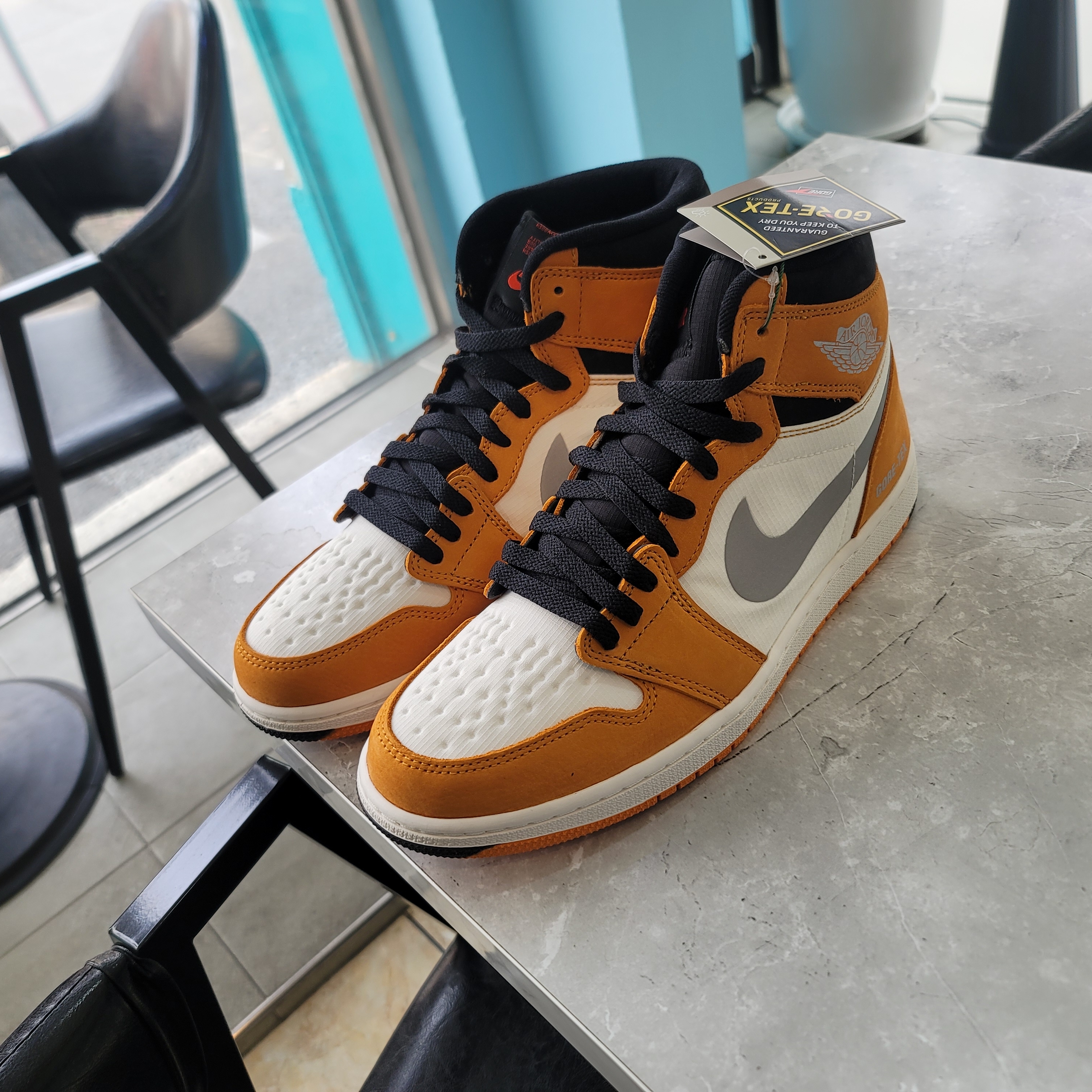 Jordan 1 Element Gore-Tex Light Curry 착용 스타일 - 1