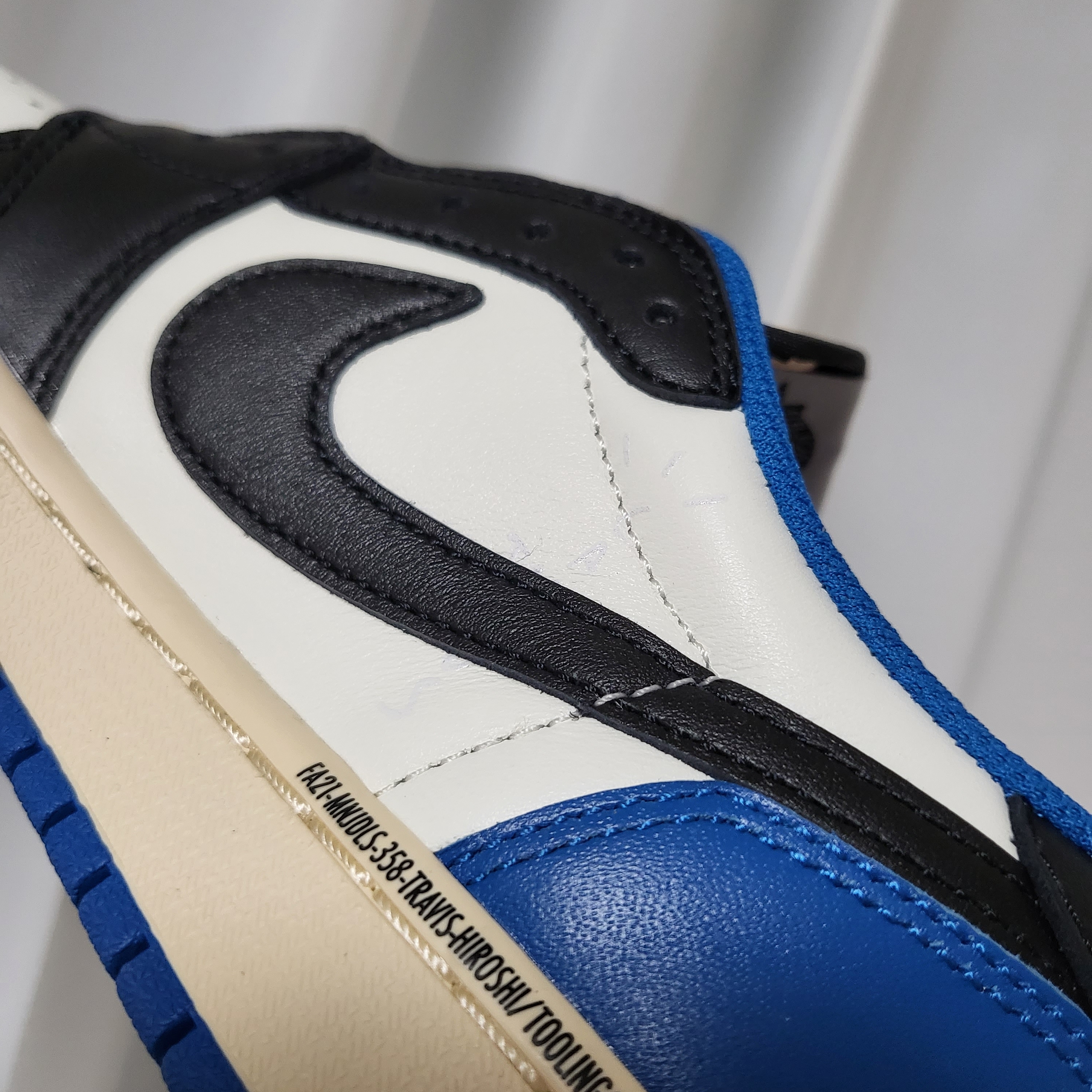 Jordan 1 x Travis Scott x Fragment Retro Low OG SP Military Blue 착용 스타일 - 3