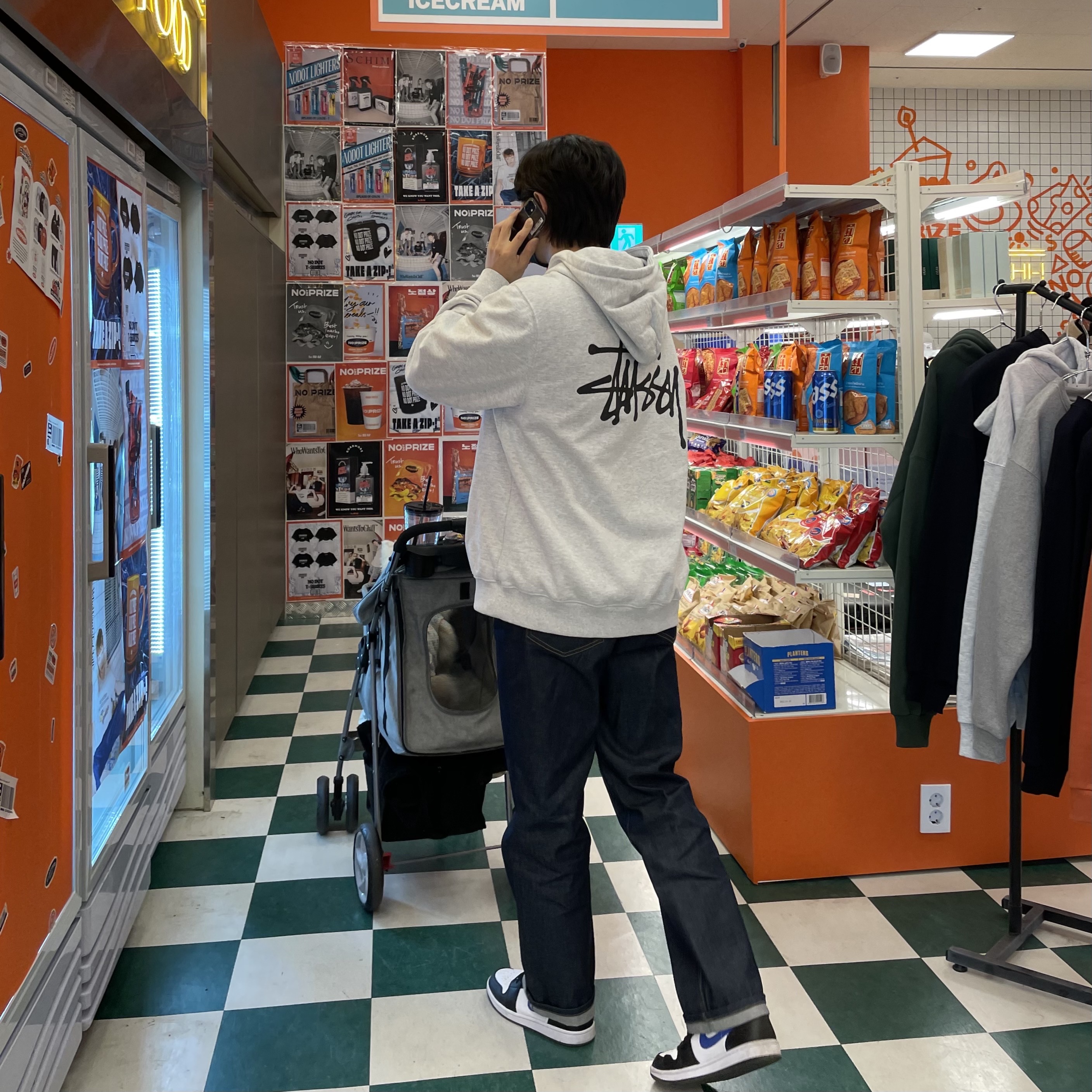 Stussy Basic Stussy Hoodie Ash Heather 2022, Jordan 1 Mid Racer Blue 착용 스타일