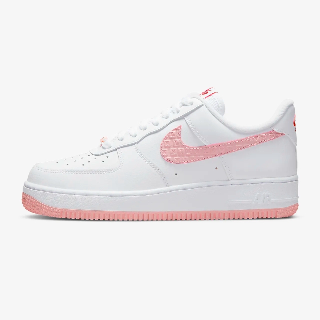 Nike Air Force 1 '07 LV8 Athletic Club Black Dark Sulfur, (W) Nike Air Force 1 '07 Valentine Day 2022 착용 스타일 - 2