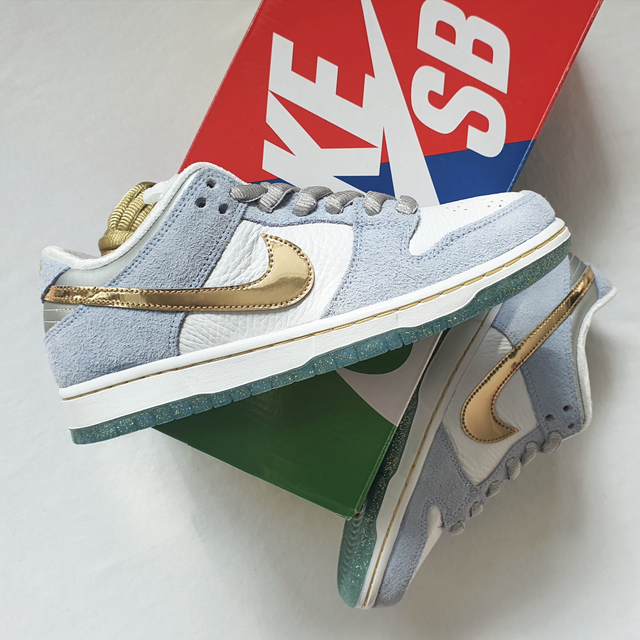 Nike x Sean Cliver SB Dunk Low Holiday Special 착용 스타일 - 3