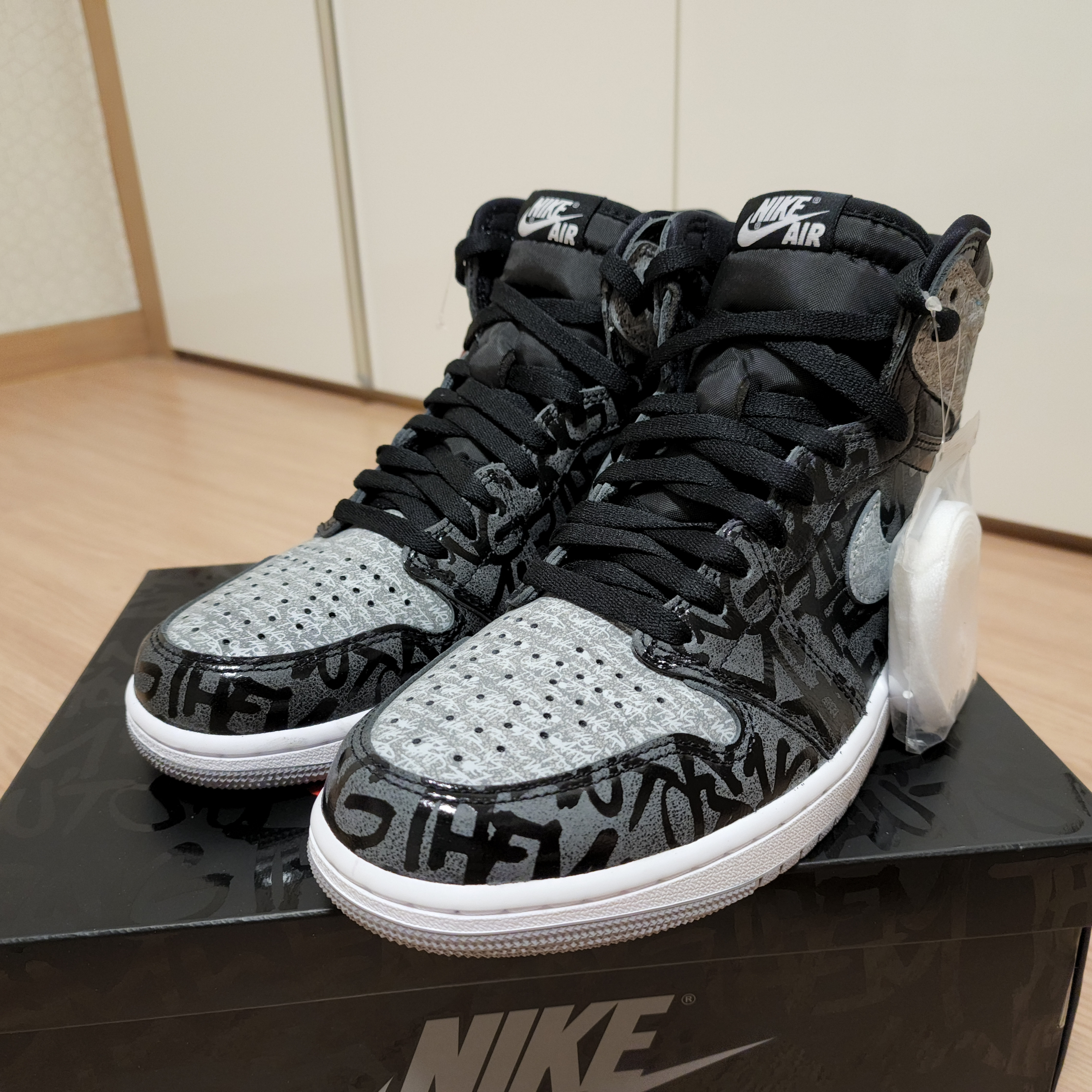 Jordan 1 Retro High OG Rebellionaire 착용 스타일 - 3