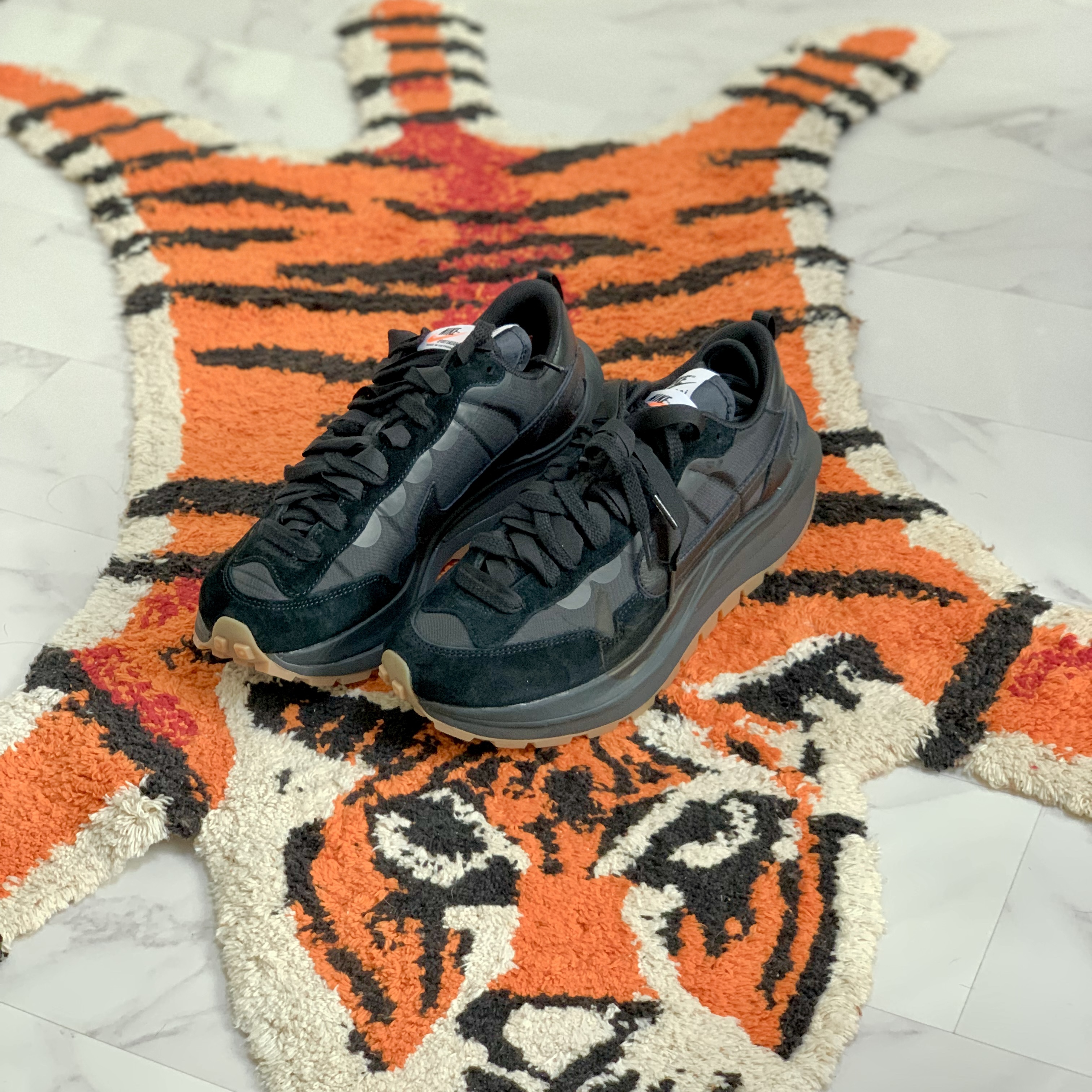 Nike x Sacai VaporWaffle Black and Gum 착용 스타일