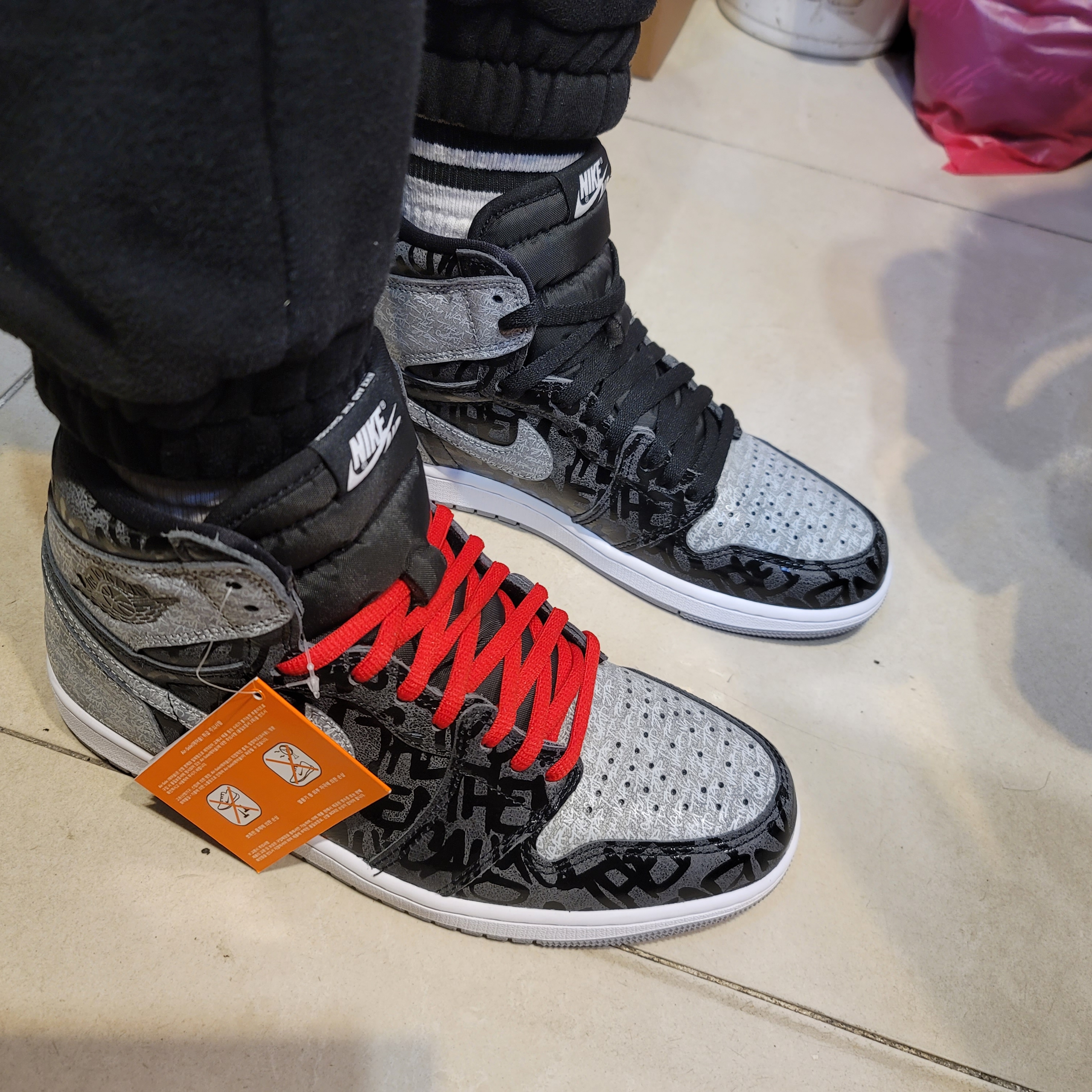 Jordan 1 Retro High OG Rebellionaire 착용 스타일 - 3