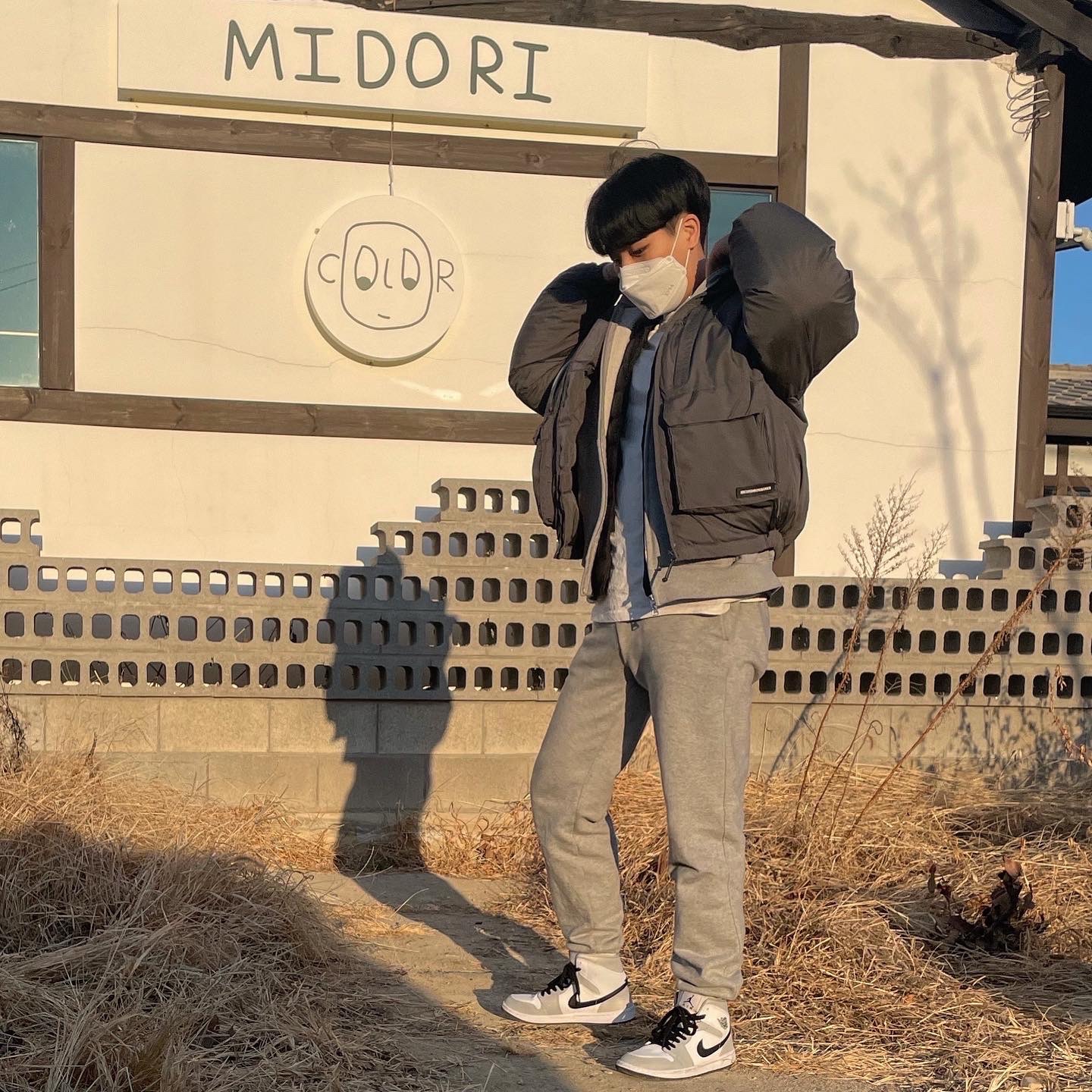 (W) Jordan 1 Mid Grey Fog 착용 스타일 - 1