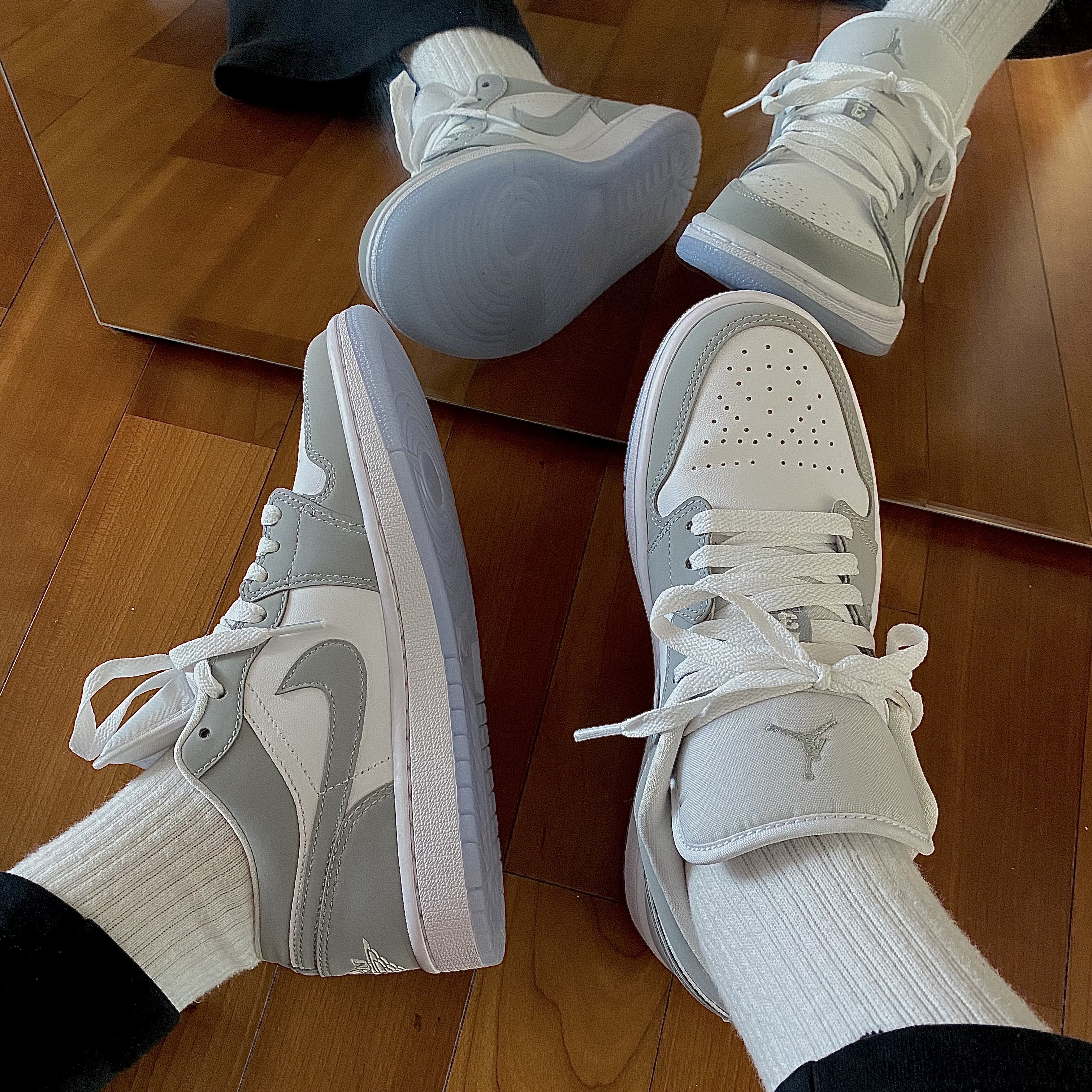 (W) Jordan 1 Low White Wolf Grey 착용 스타일 - 1