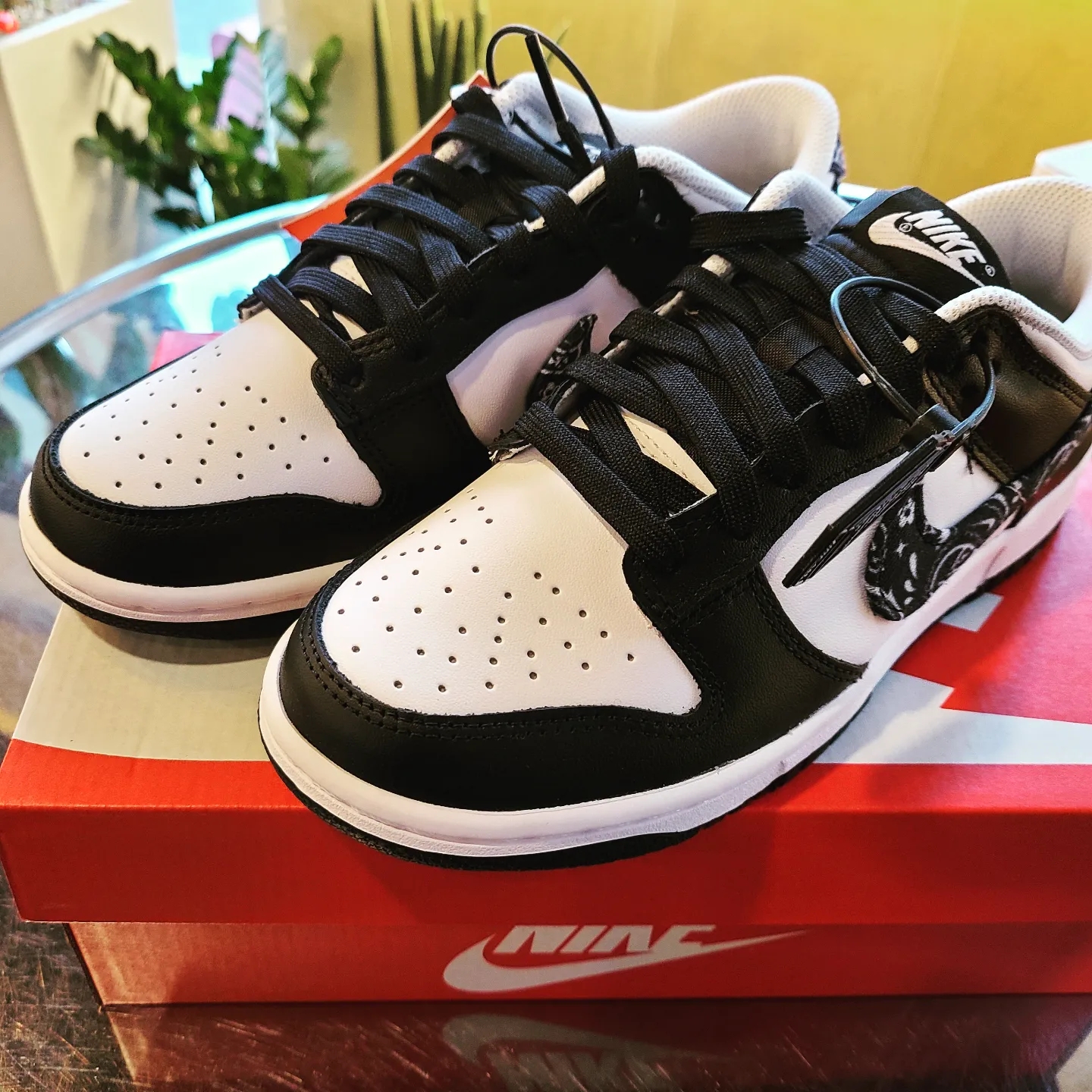 (W) Nike Dunk Low Essential Black Paisley 착용 스타일