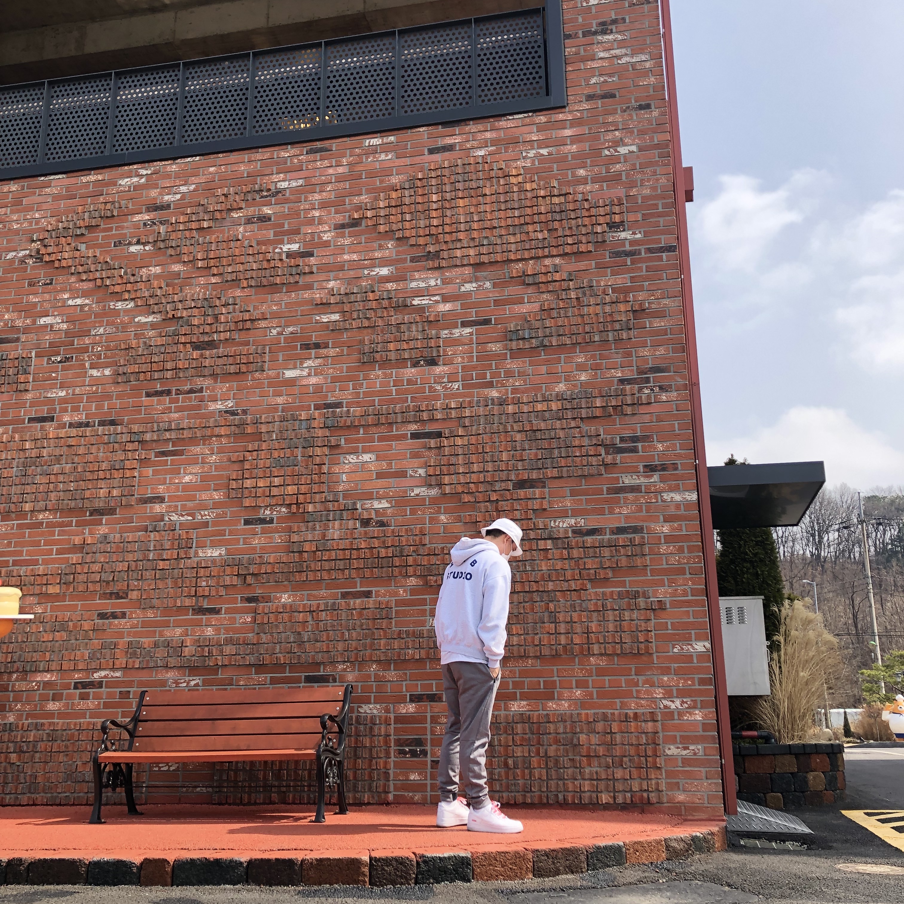 Nike x Supreme Air Force 1 Low White, IAB Studio Hoodie Light Gray 착용 스타일