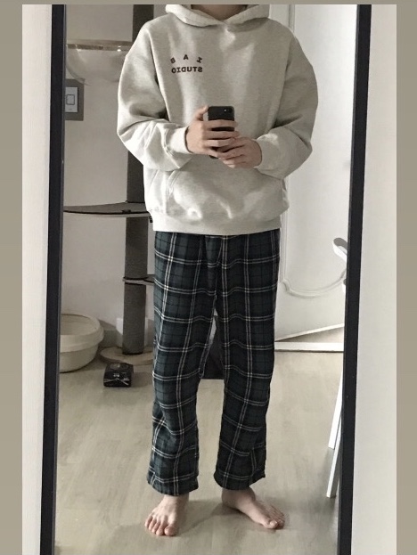IAB Studio Hoodie Oatmeal Burgundy 착용 스타일 - 2