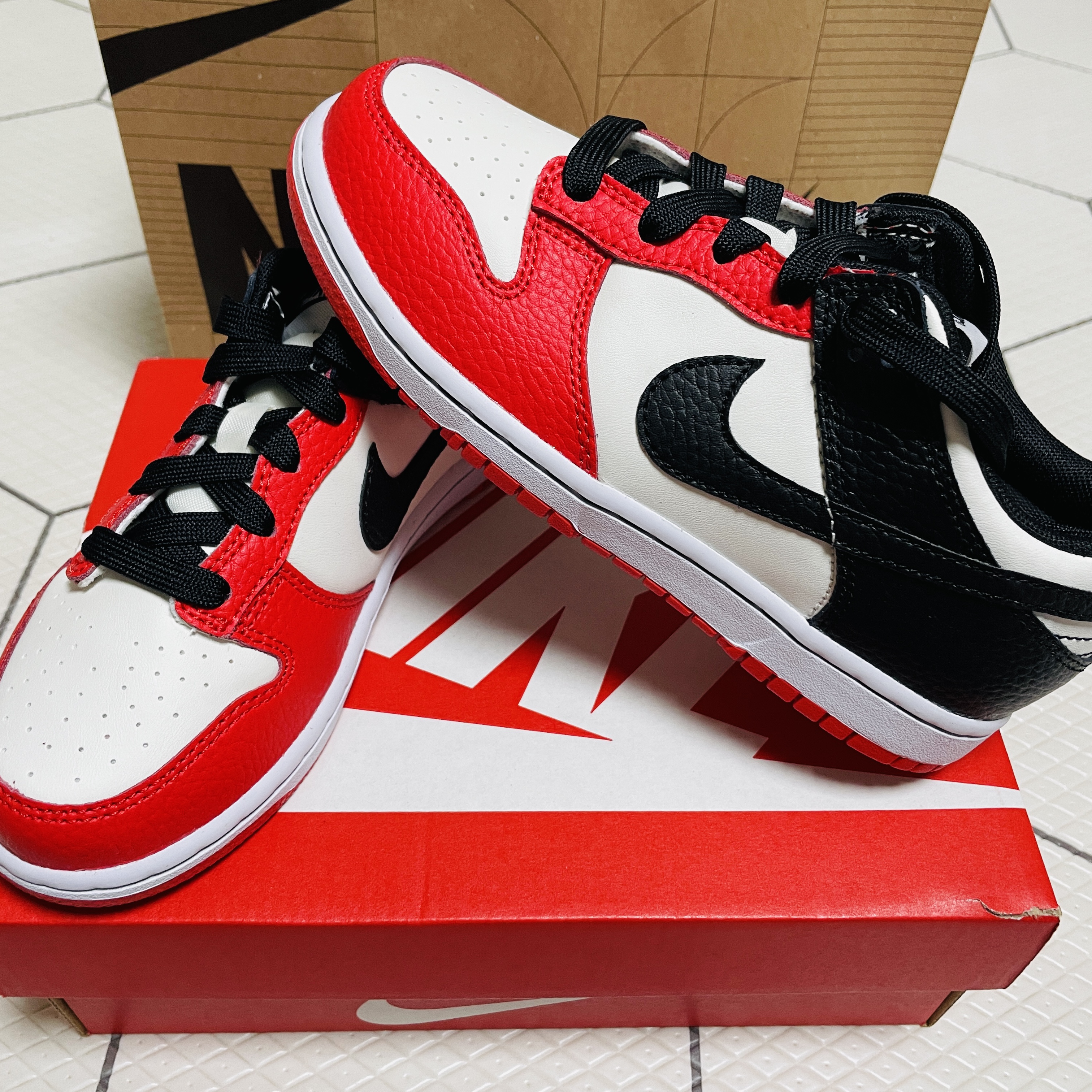 (PS) Nike x NBA Dunk Low Black and Chile Red 착용 스타일