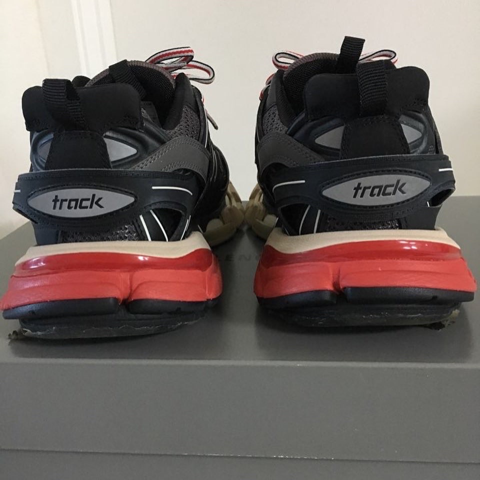 Balenciaga Track Sneakers Black Red 2019 착용 스타일 - 5