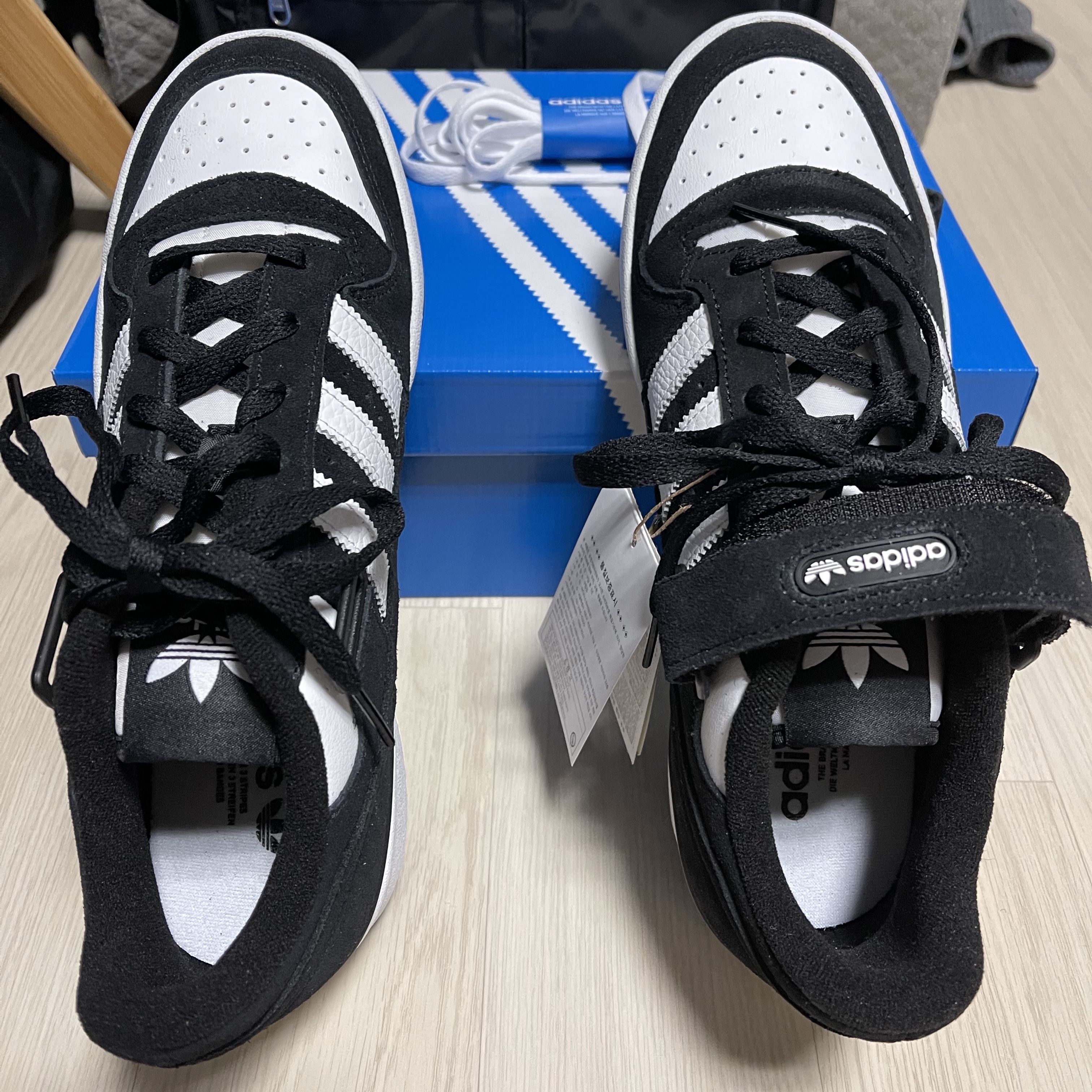 Adidas Forum Low Black White 착용 스타일 - 1