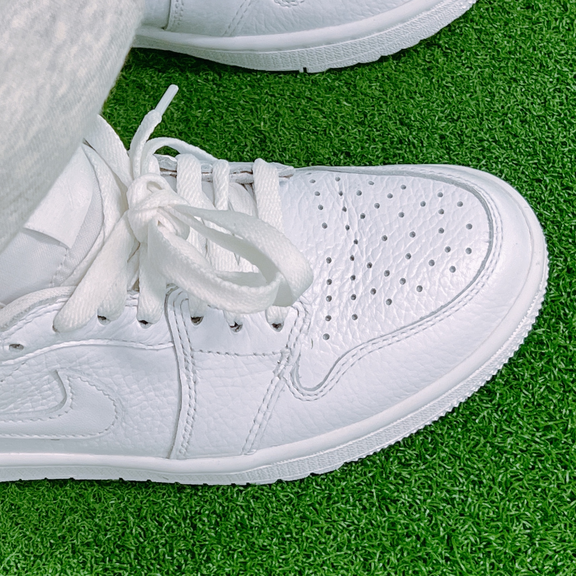 Jordan 1 Low Golf Triple White 착용 스타일