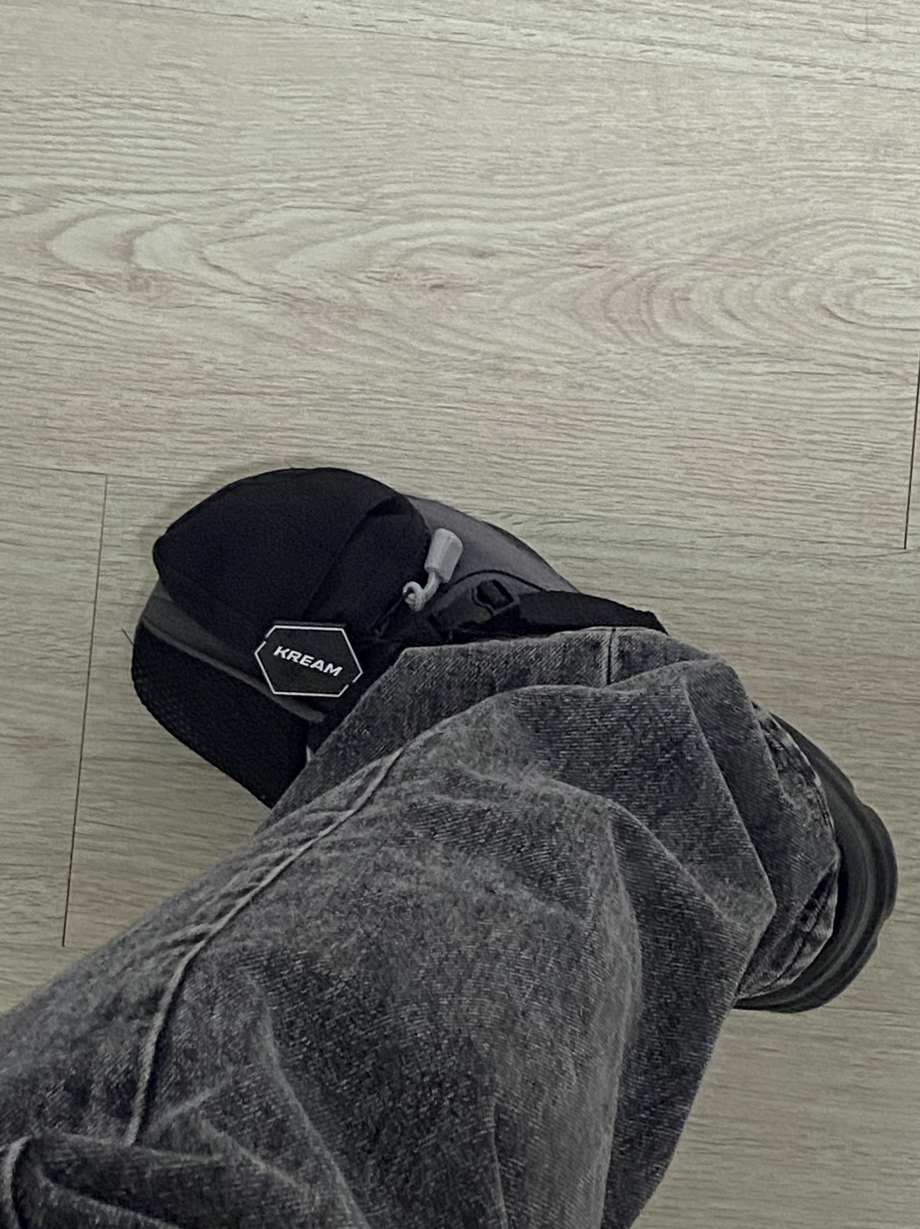 Crocs x Beams Classic All Terrain Mountain Parka Clog Grey 착용 스타일