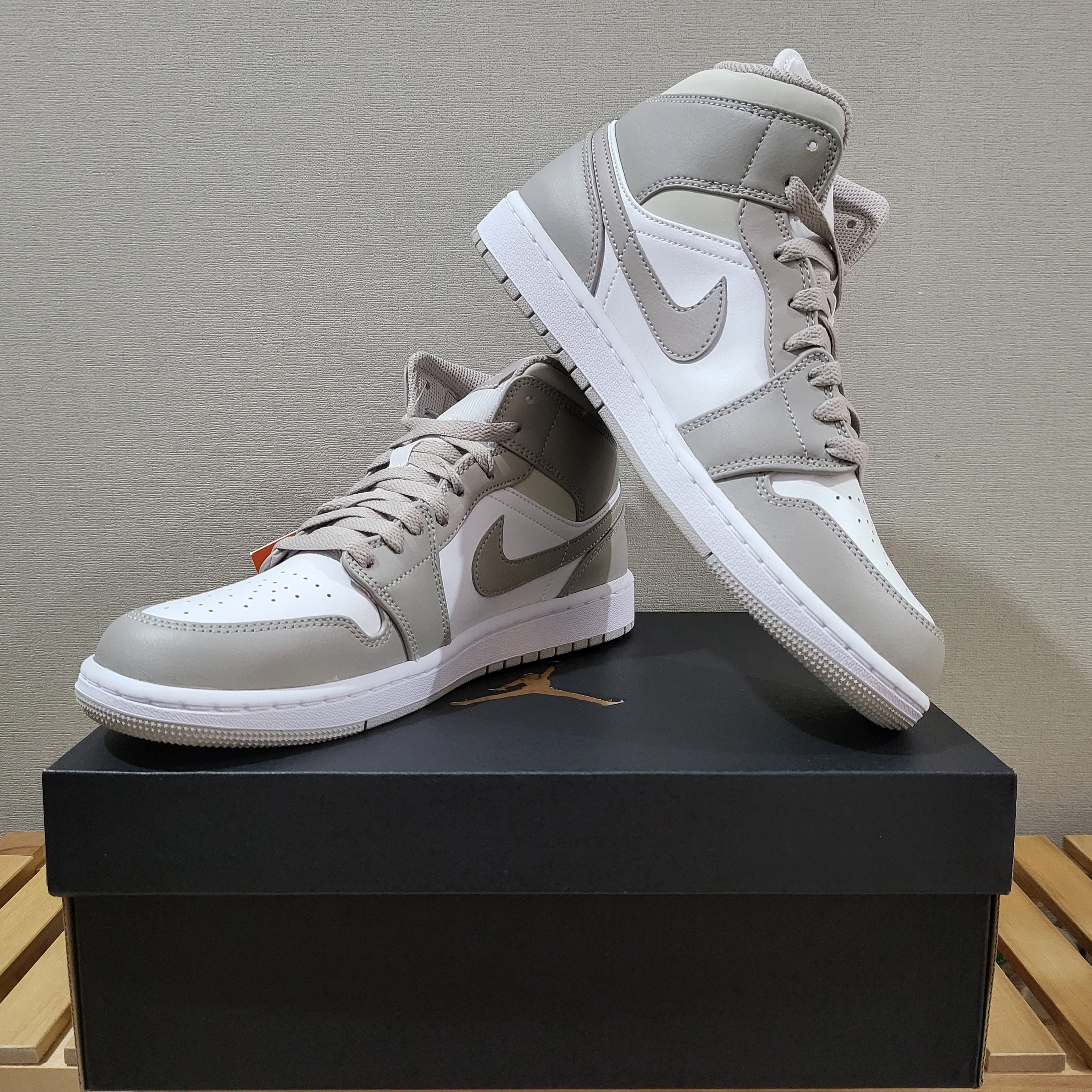 Jordan 1 Mid College Grey 착용 스타일 - 2