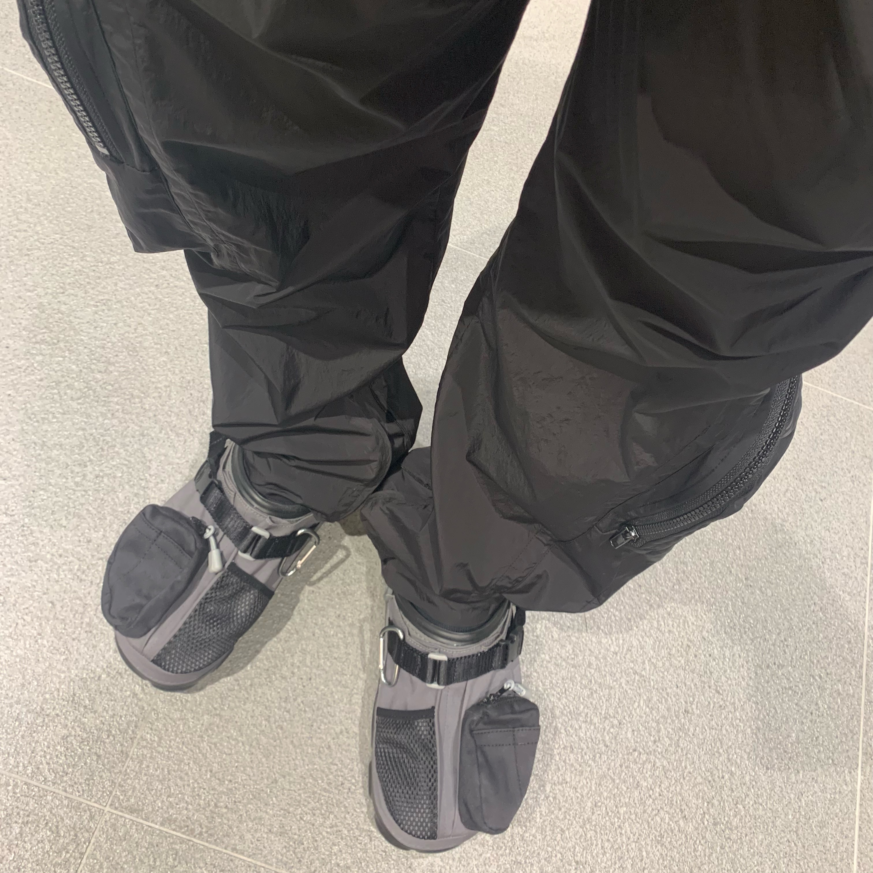 Crocs x Beams Classic All Terrain Mountain Parka Clog Grey 착용 스타일