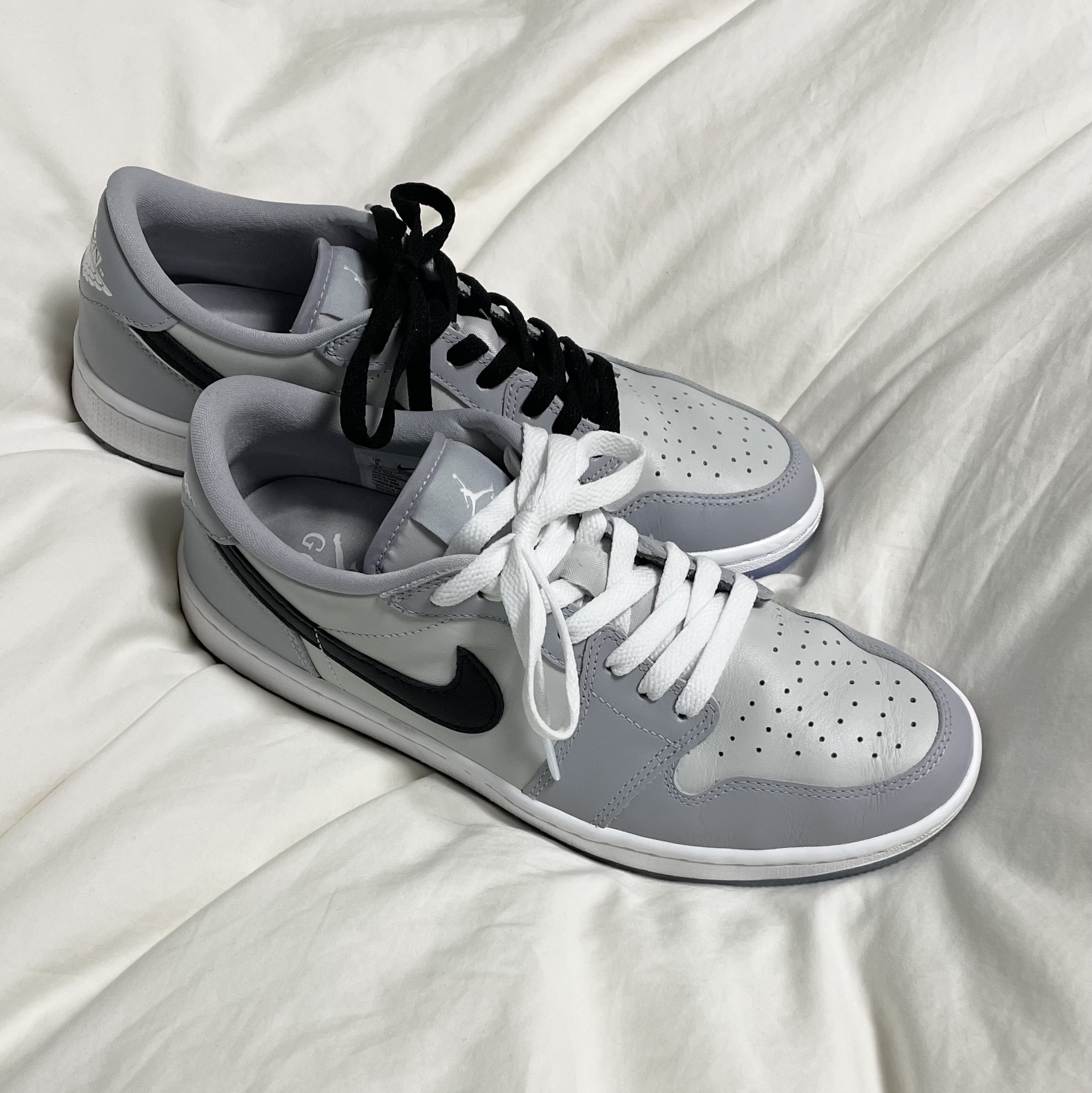 Jordan 1 Low Golf Wolf Grey 착용 스타일 - 1