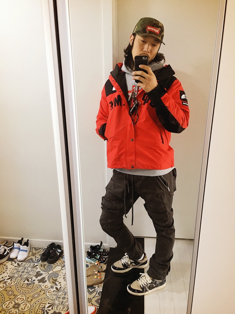 Supreme x The North Face Arc Logo Mountain Parka Red - 19SS, Nike x Travis Scott SB Dunk Low 착용 스타일 - 4