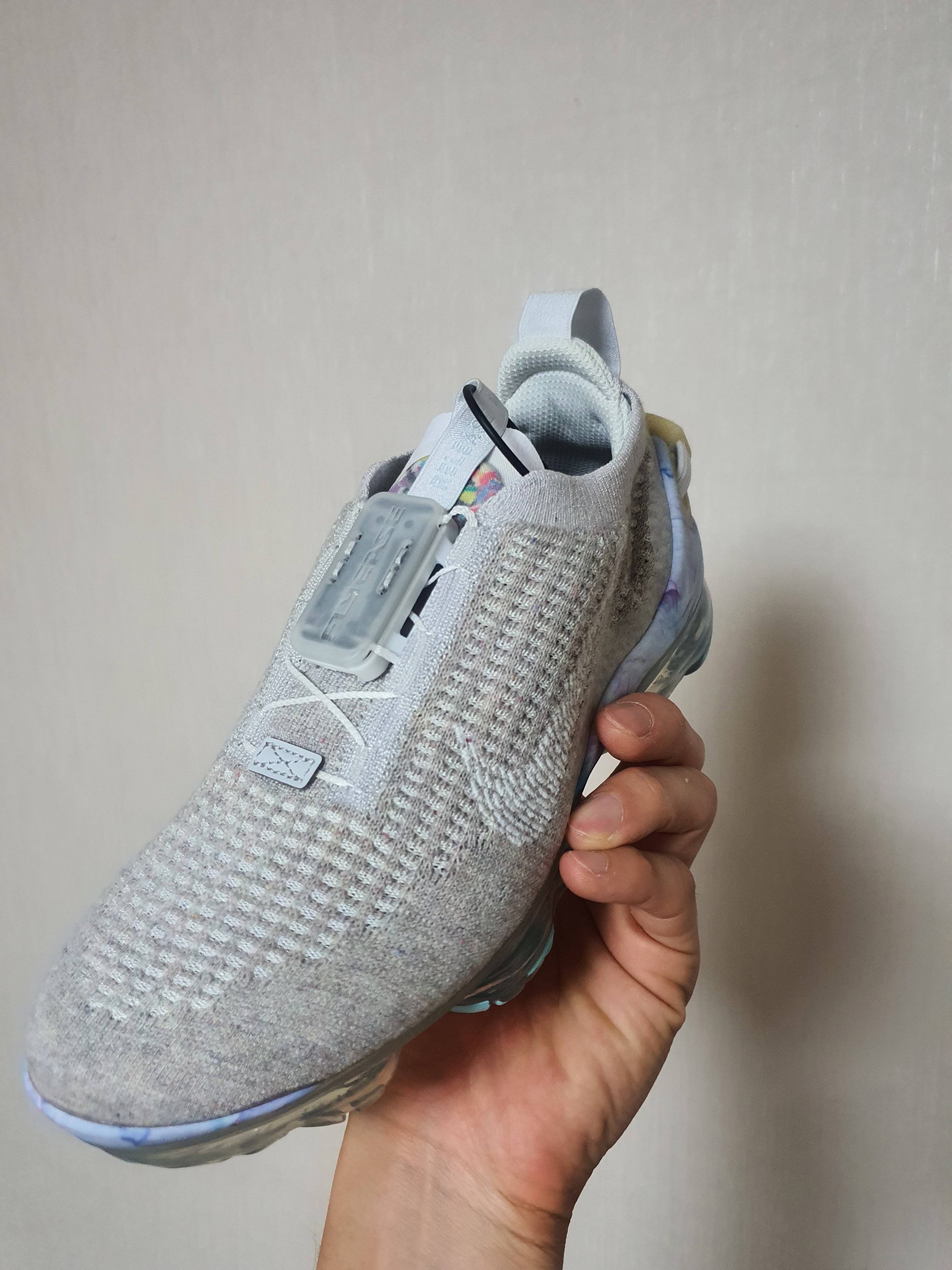 (W) Nike Air VaporMax 2020 Flyknit Summit White 착용 스타일 - 2