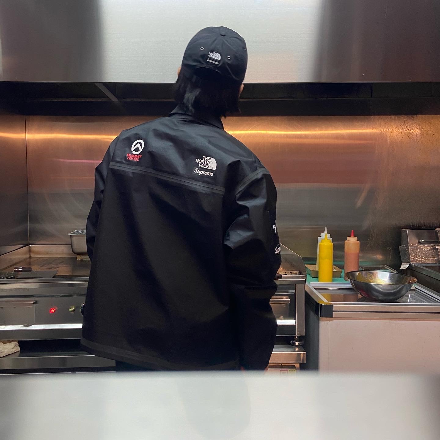 Supreme x The North Face Summit Series Outer Tape Seam Coaches Jacket Black - 21SS 착용 스타일 - 1